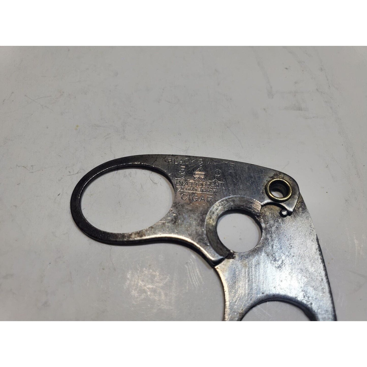 NATIONAL 5 cent CIGAR Black & White POCKET CIGAR CUTTER 6344/6