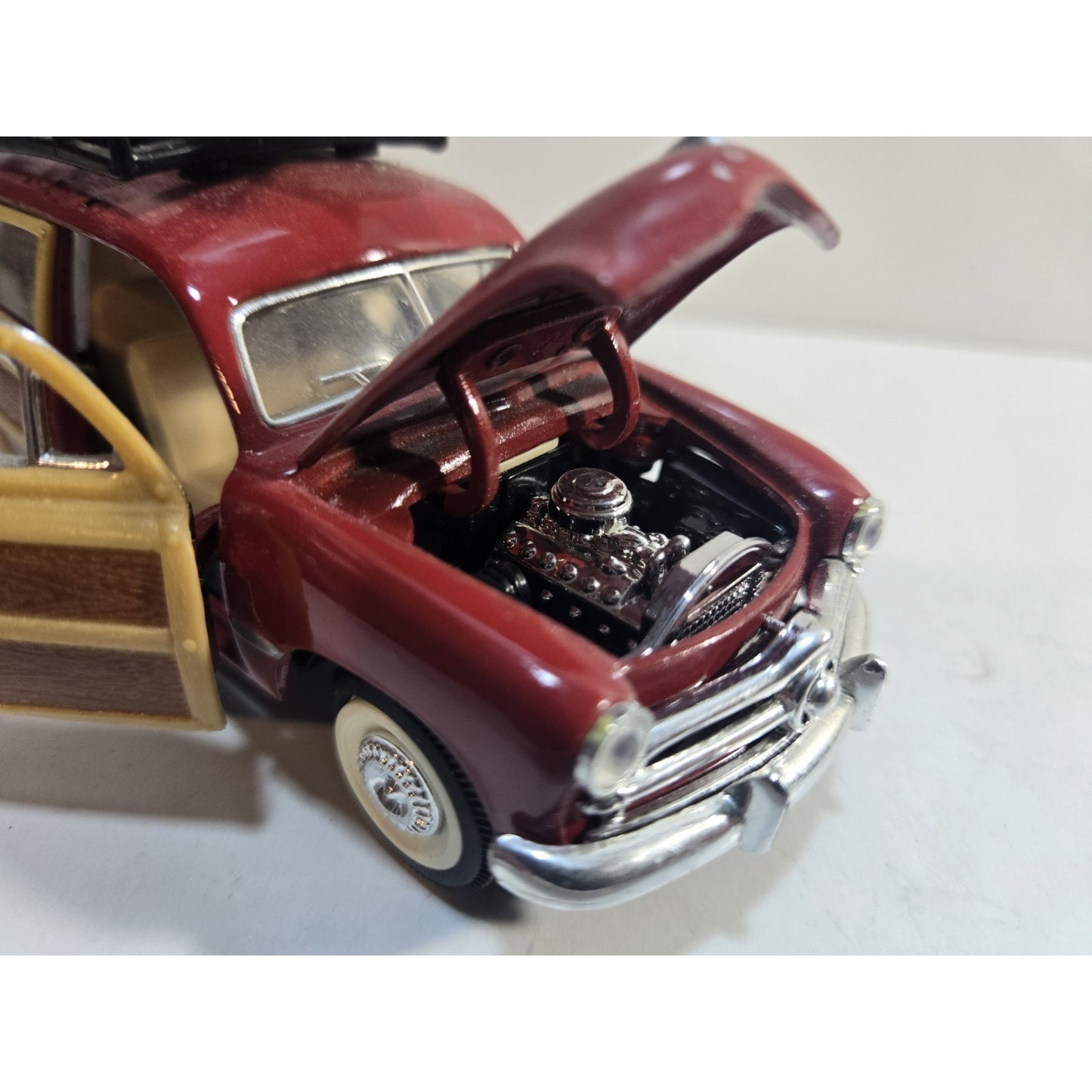 Sunnyside 1949 Ford Woody Wagon SS5737 Red With Surfboard, 1:38 Scale.