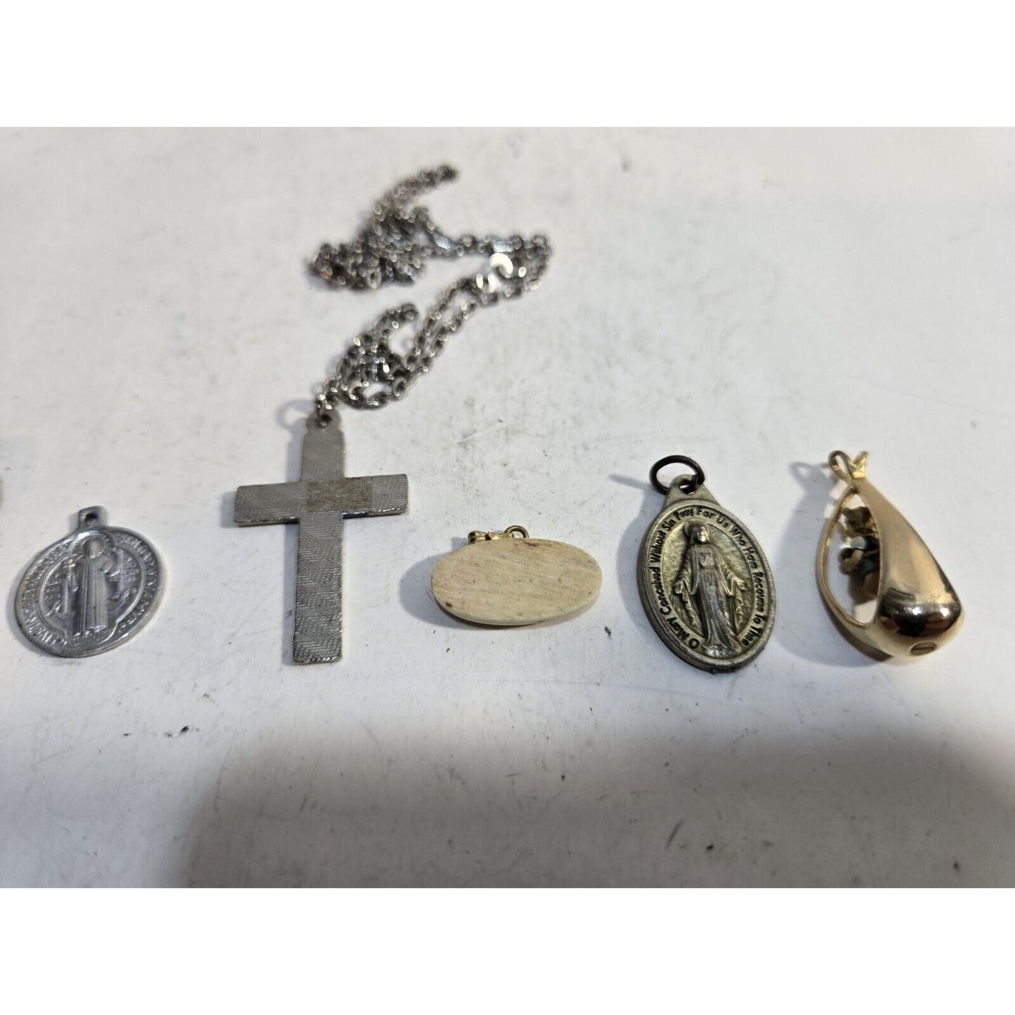 lot of 7 vintage collectible pendants
