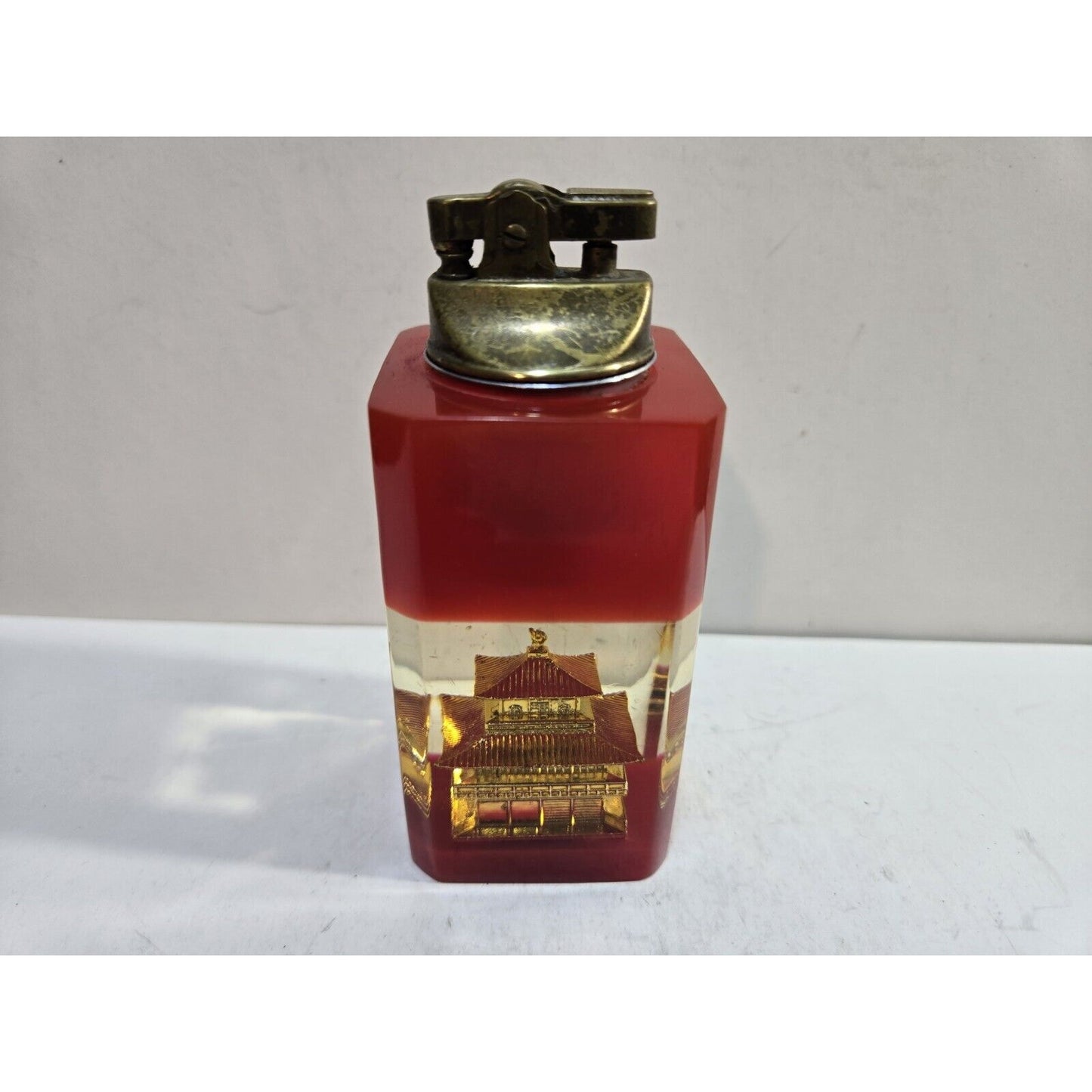 Working Vintage Japan Pagoda Table Lighter 4 1/4" 7664/40