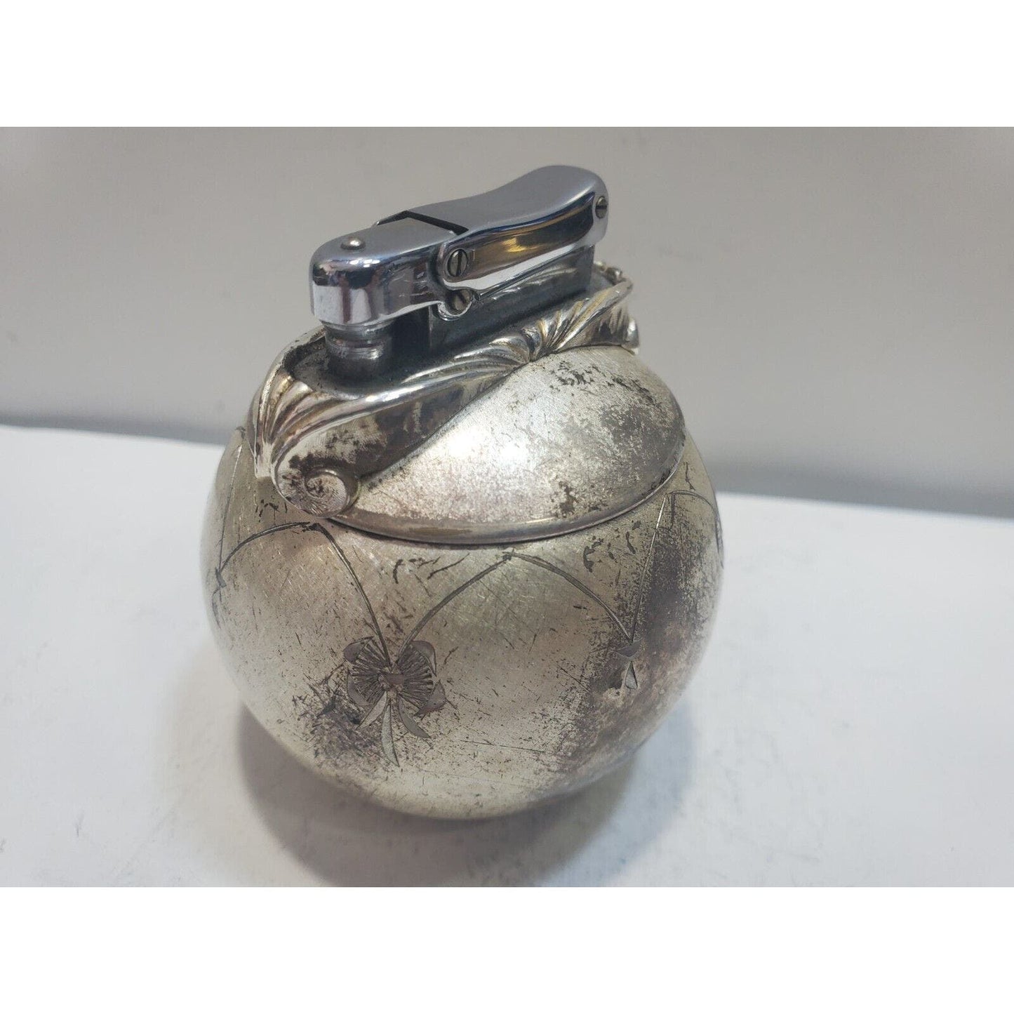 Vintage Colibri Kreisler Silver Cosmopolitan Rondelight Table Lighter 6632/40