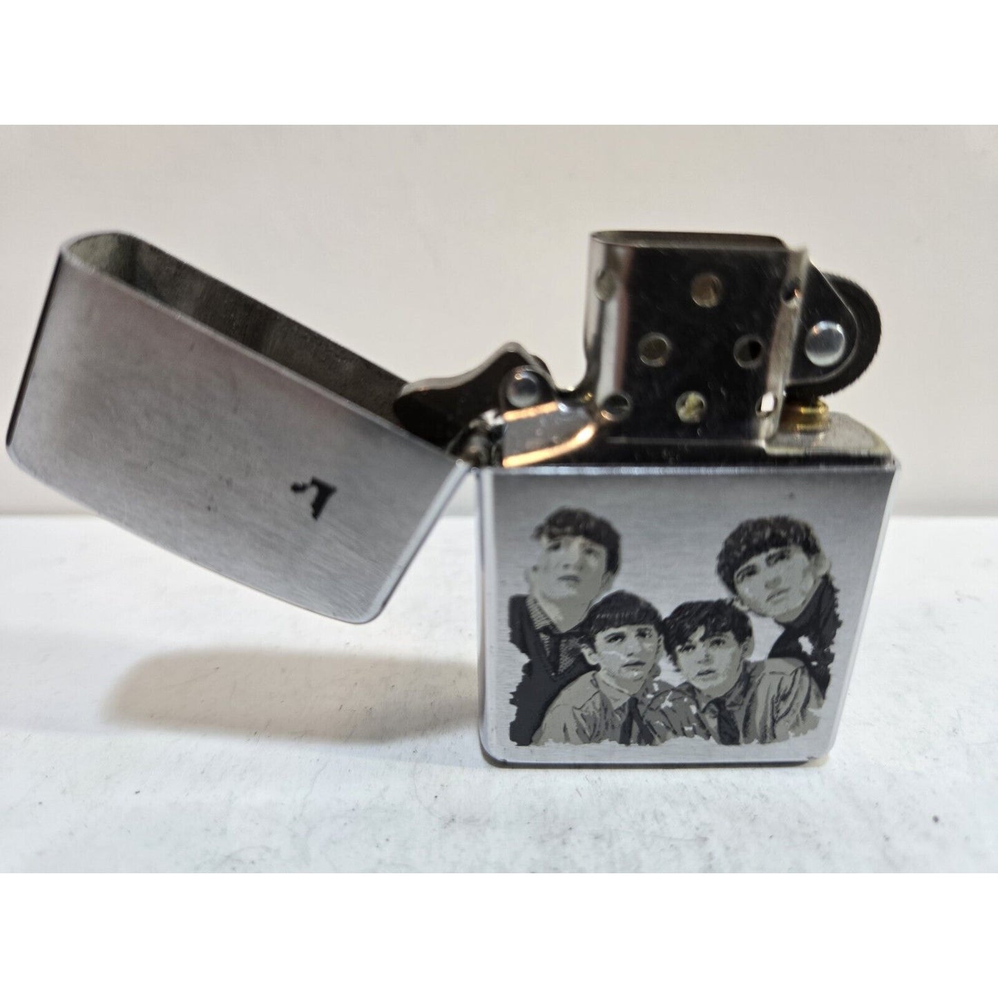 Working Vintage ZIPPO "The Beatles" Monochrome Lighter 7218/33
