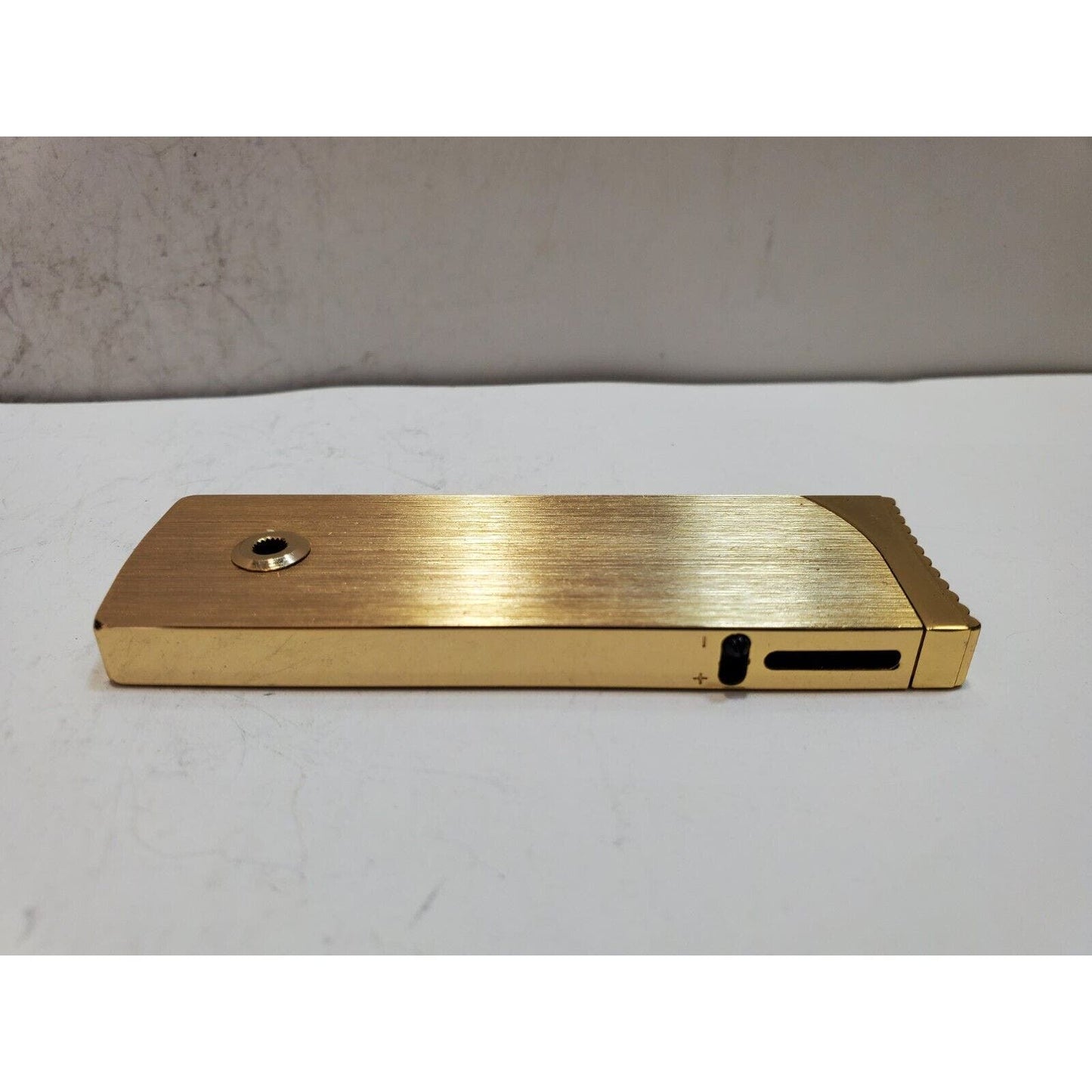 NOS Working Vintage BATTAT Gold Tone Lighter 6390/34