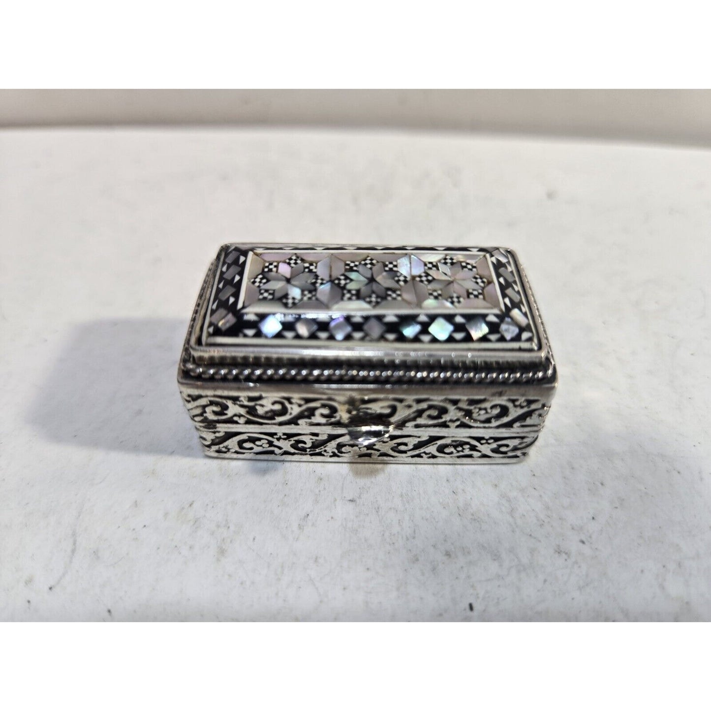 Vintage Sterling Silver & Mother Of Pearl Abalone Trinket Pill Snuff Box Case