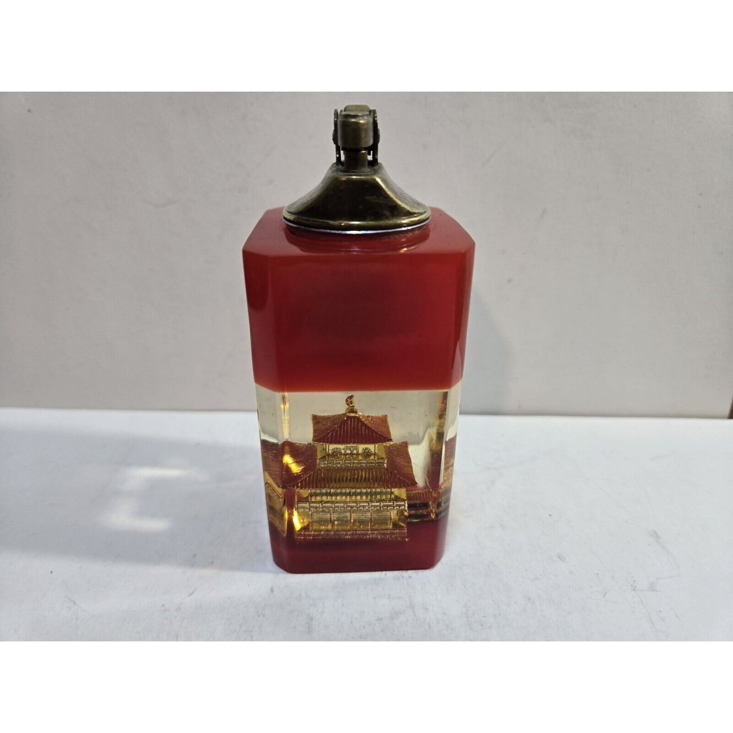 Working Vintage Japan Pagoda Table Lighter 4 1/4" 7664/40