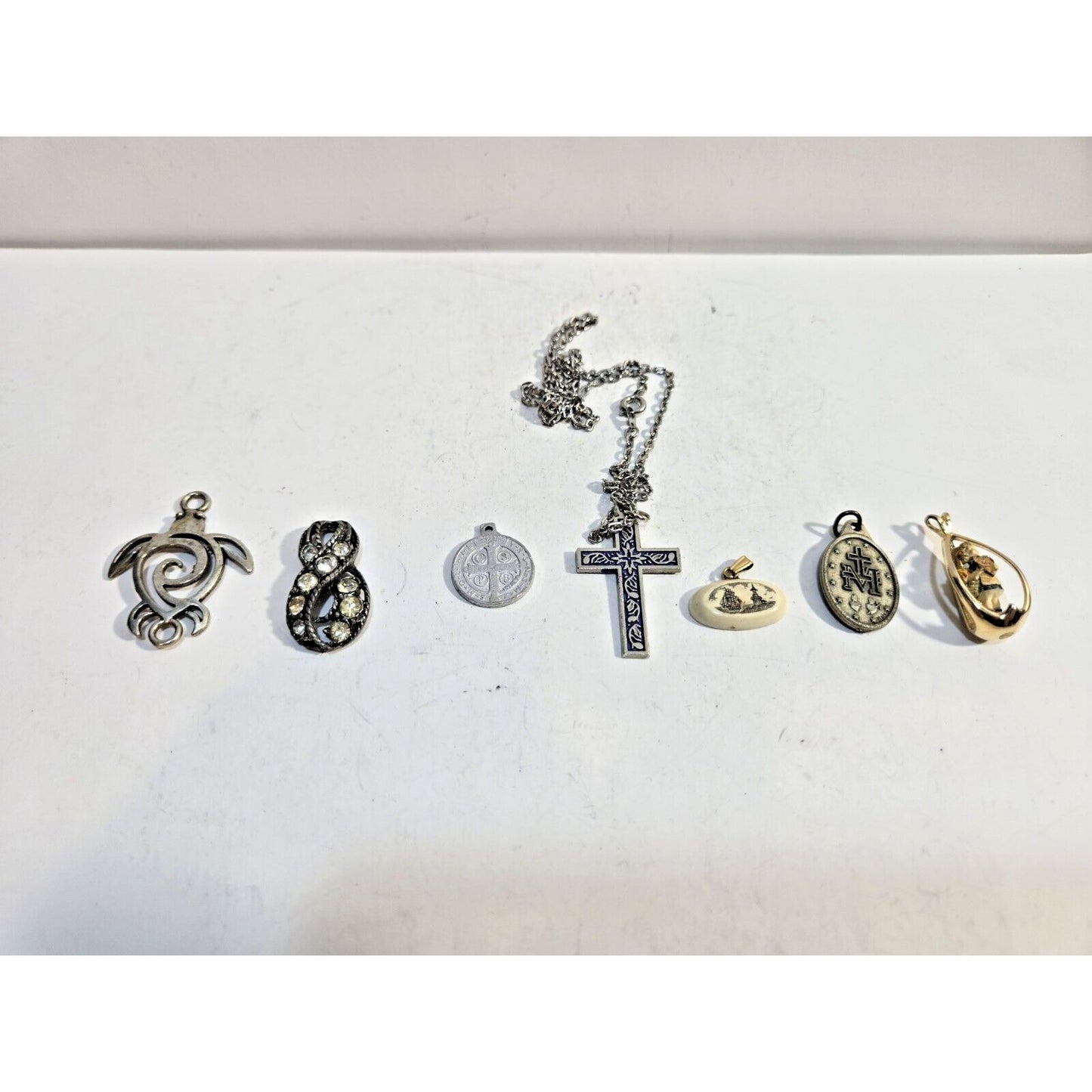 lot of 7 vintage collectible pendants