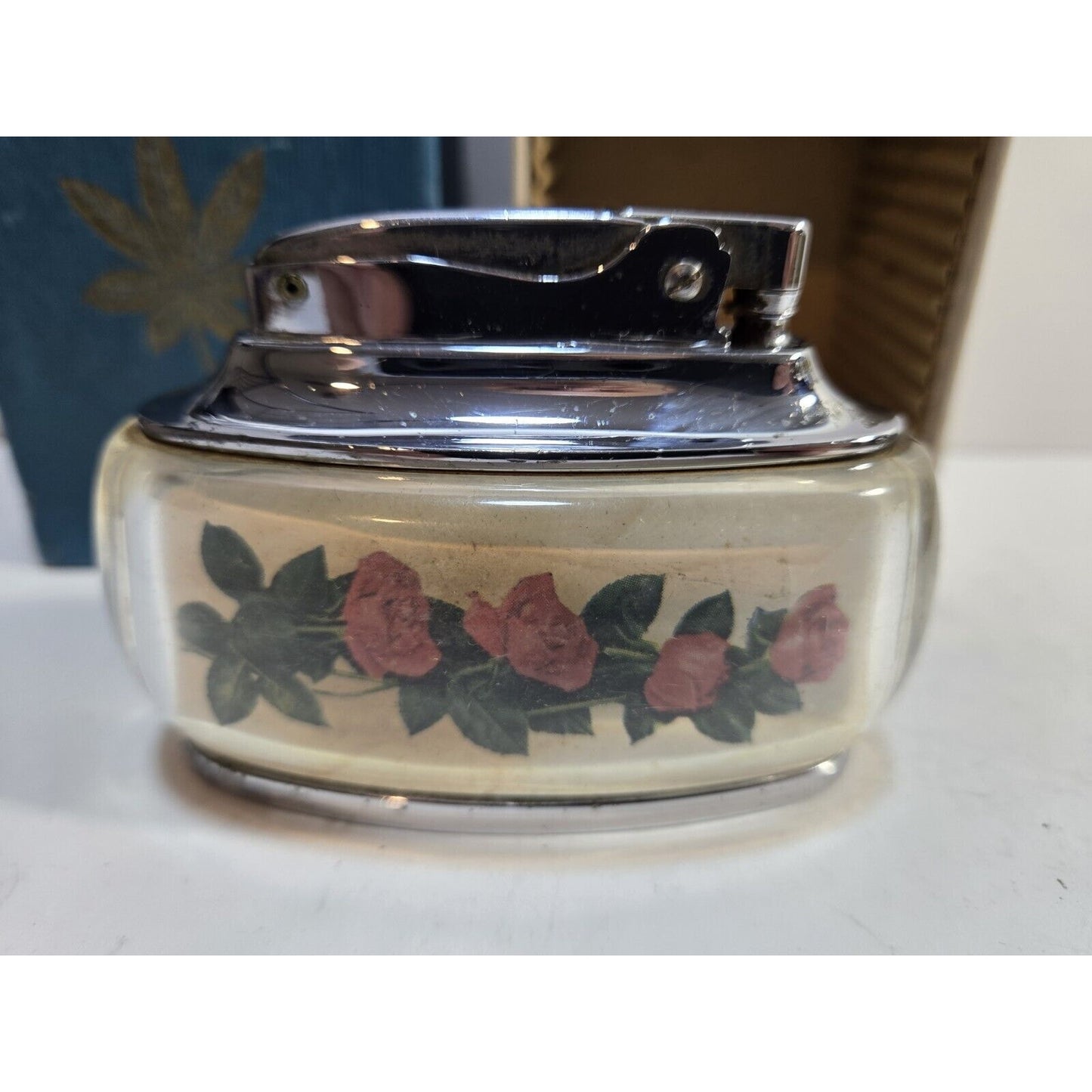 Vintage Working Ronson Four Roses Cigarette Lighter Trophy / Orig. Box 6910/13