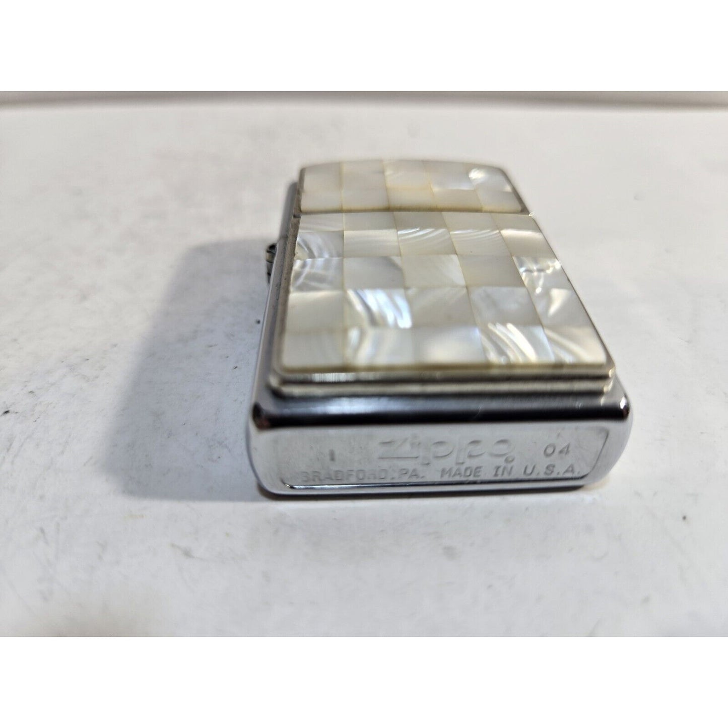 Working Vintg 2004 Zippo Lighter Mother Of Pearl Sea Weave Square White 7221/33