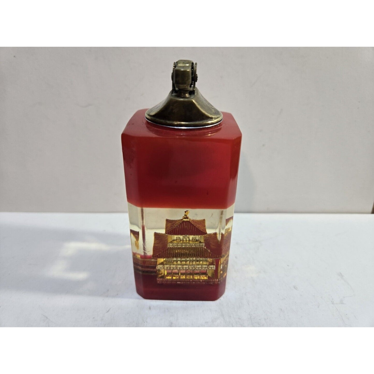 Working Vintage Japan Pagoda Table Lighter 4 1/4" 7664/40