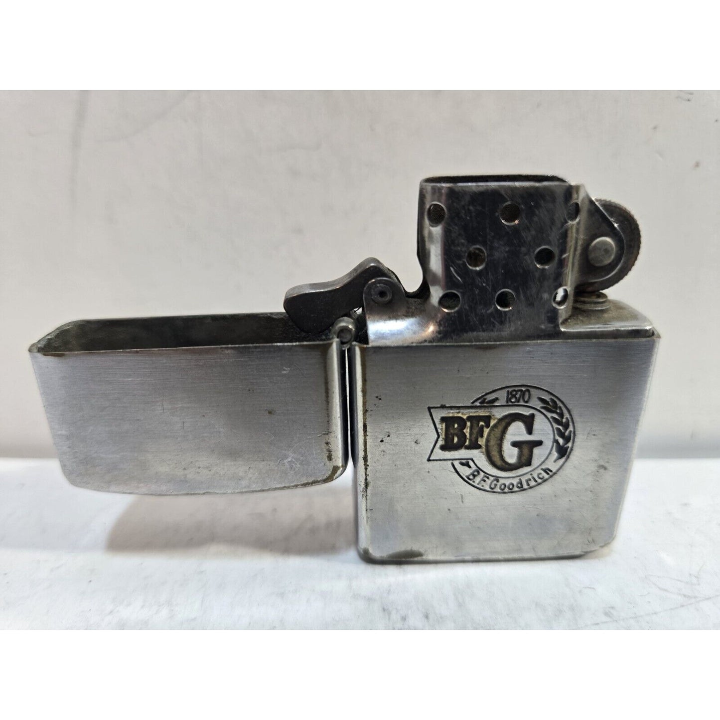 Vintage Working B F GOODRICH Zippo Lighter Pat # 2032695 3 Barrel Hinge 7708/33