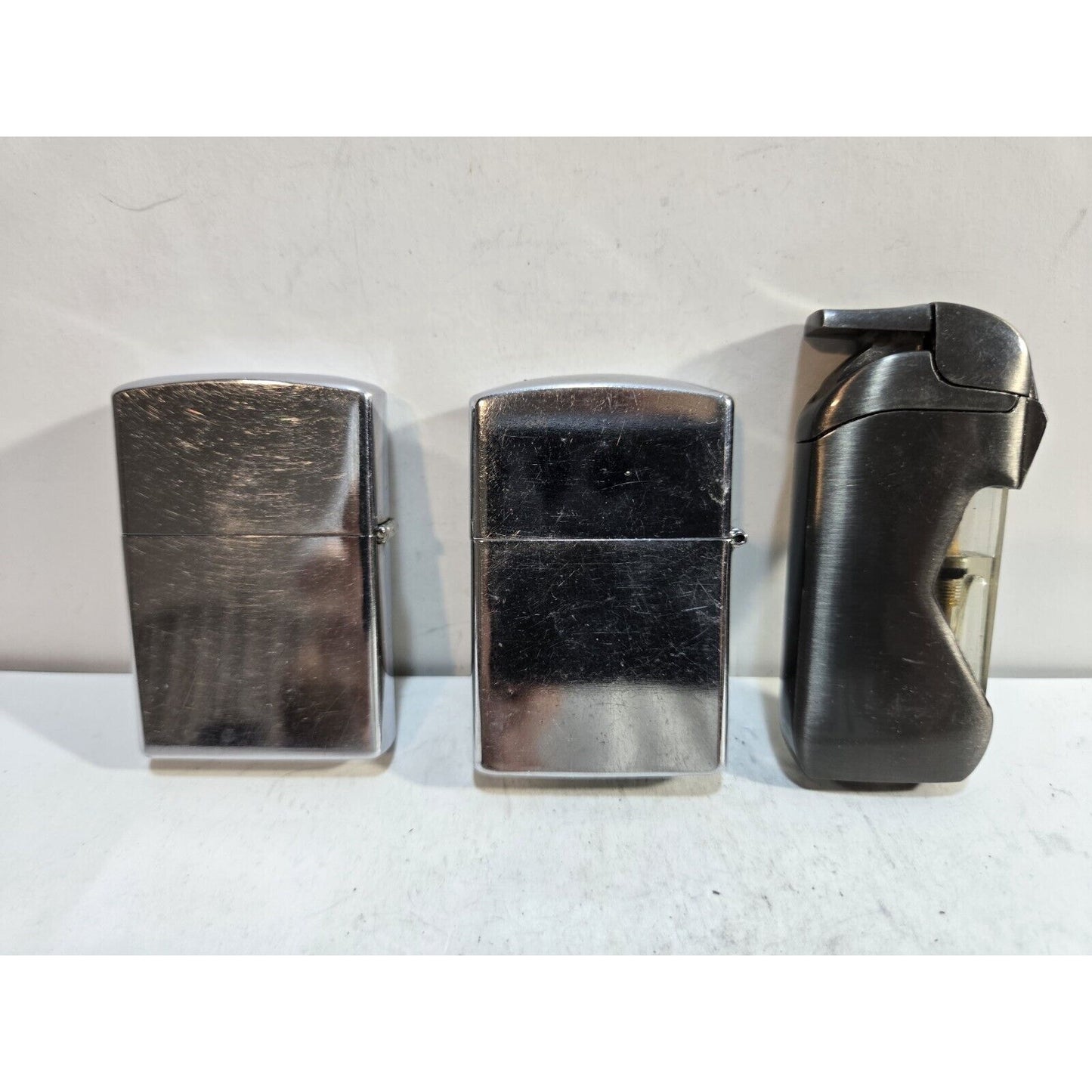 Beaucoup De 3 Vintage Briquets / Travail 7357/35