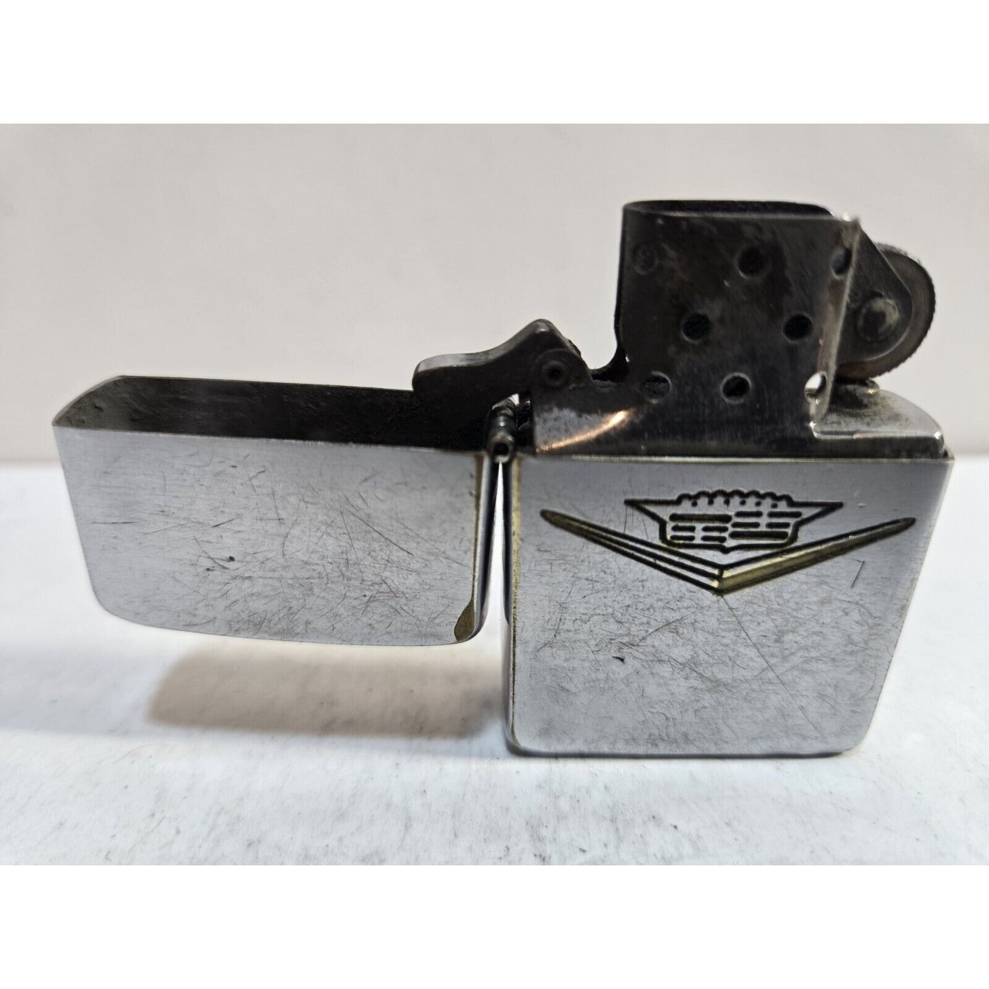 Vintage Working ZIPPO Cadillac Logo Lighter Pat 2517191 7292/33