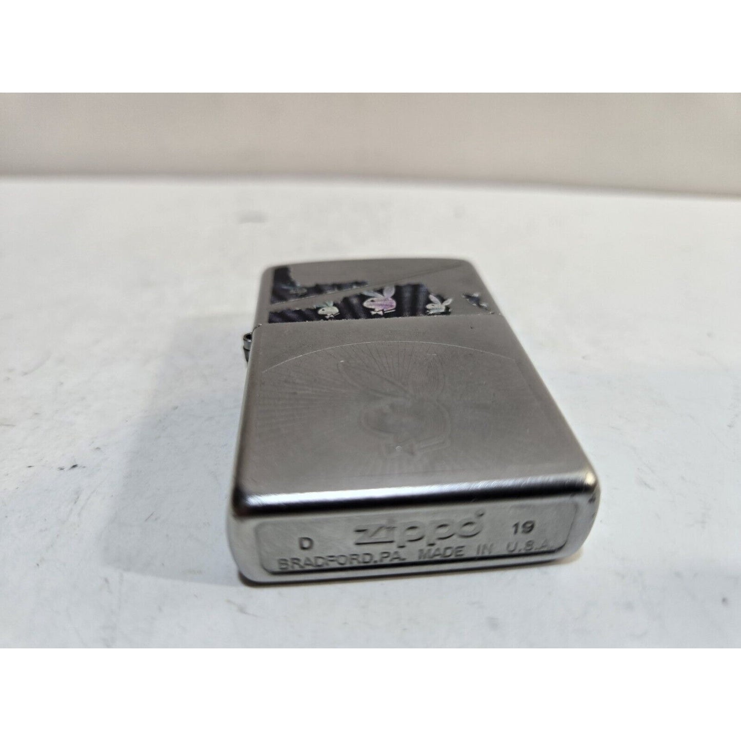 Working PLAYBOY BUNNY ENGRAVED ZIPPO Lighter 7213/33