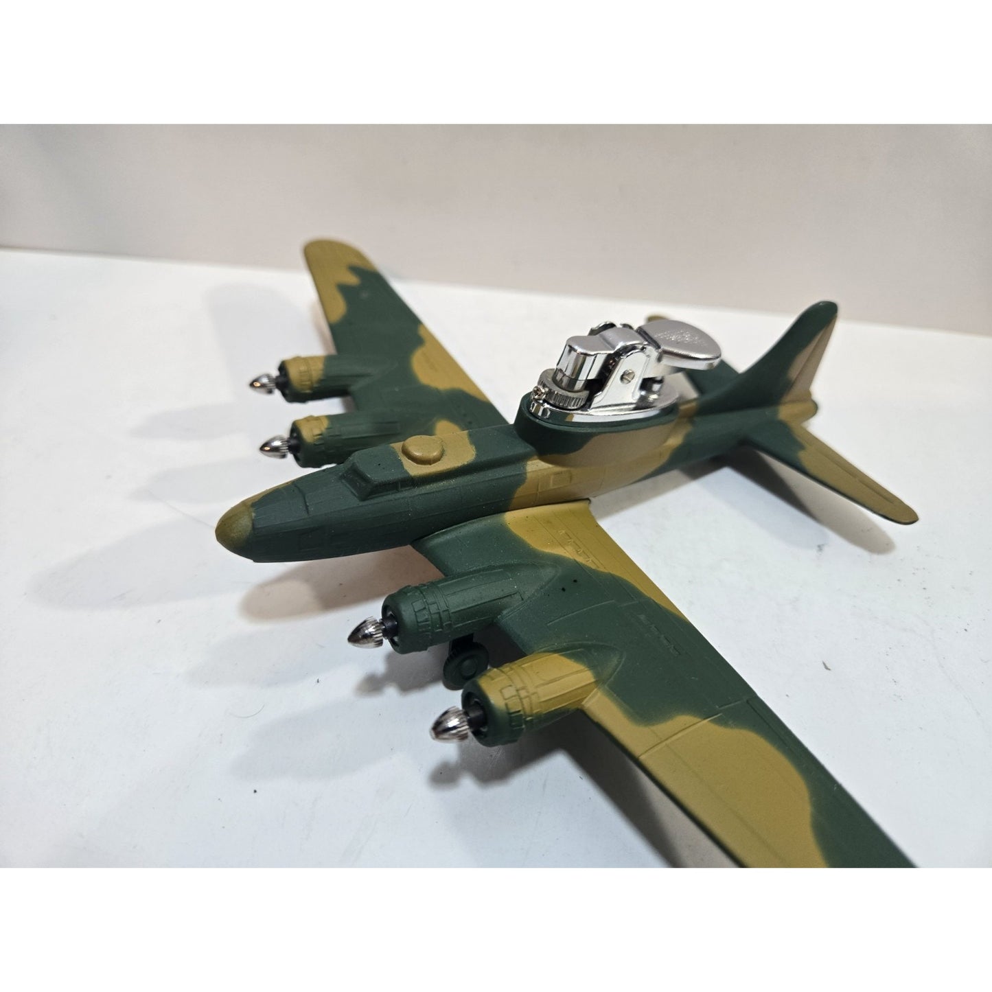 Working RARE Boeing B-17F Airplane Table Lighter Camouflage 7903/40