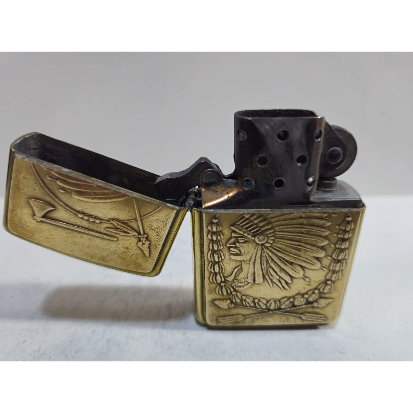 Vintage Working Indian Chief Tomahawk Emblem Brass Zippo Lighter 7185/33