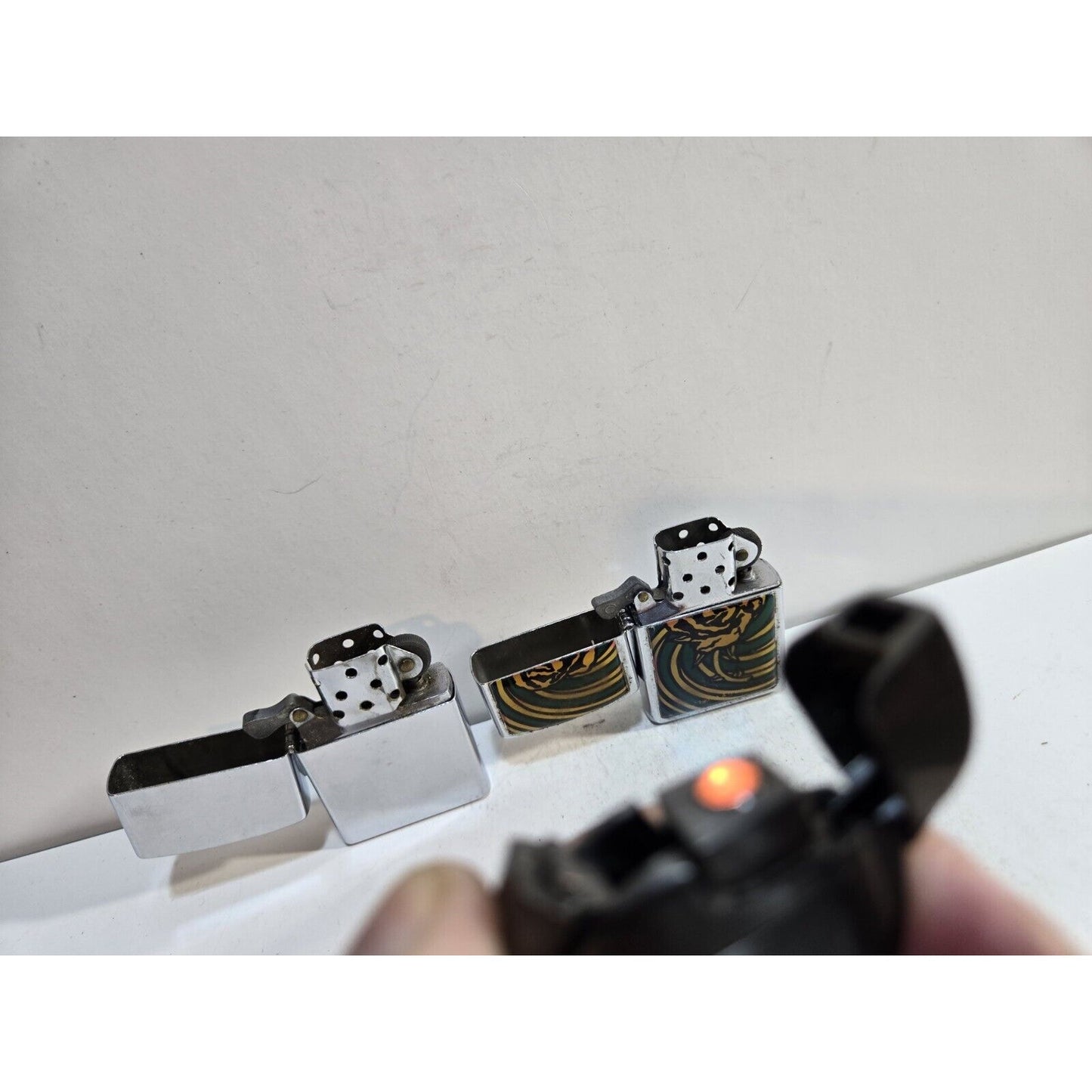 Beaucoup De 3 Vintage Briquets / Travail 7357/35