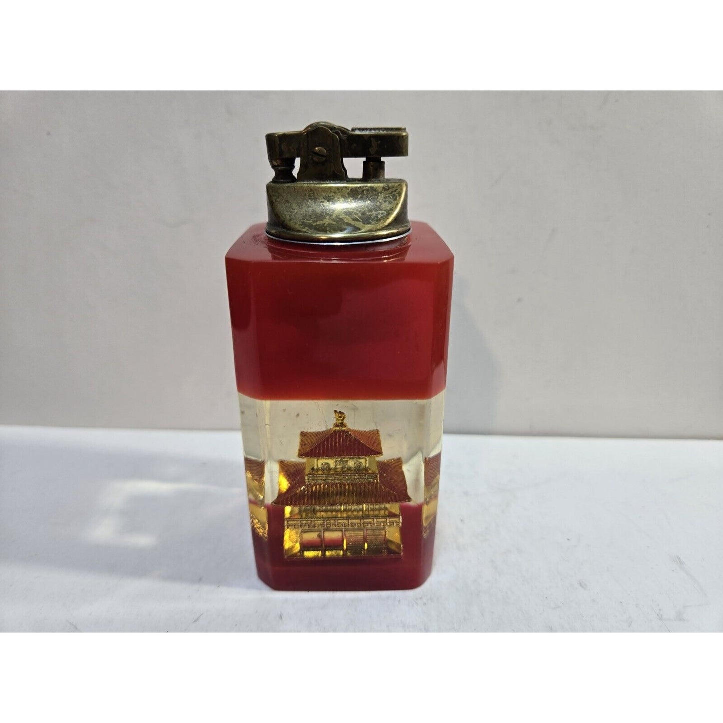 Working Vintage Japan Pagoda Table Lighter 4 1/4" 7664/40