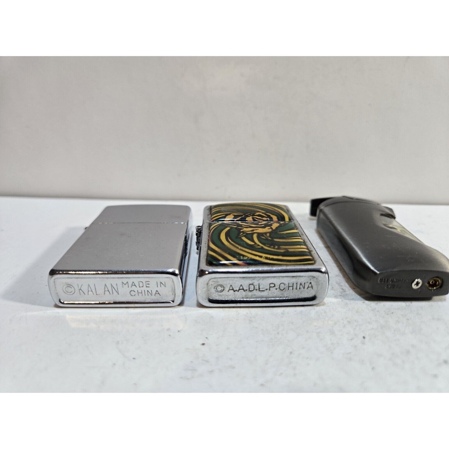 LOT OF 3 VINTAGE LIGHTERS / WORKING 7357/35