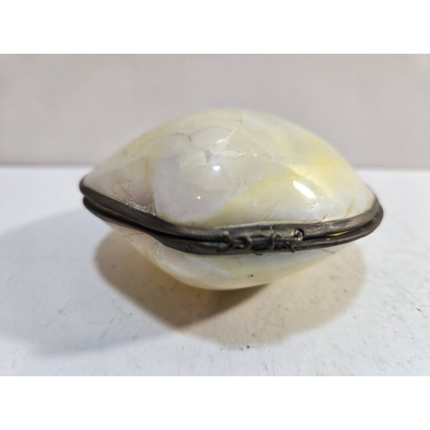 Vintage GENUINE CLAM SEA SHELL Brass Hinged TRINKET Box COIN Purse PILL Box