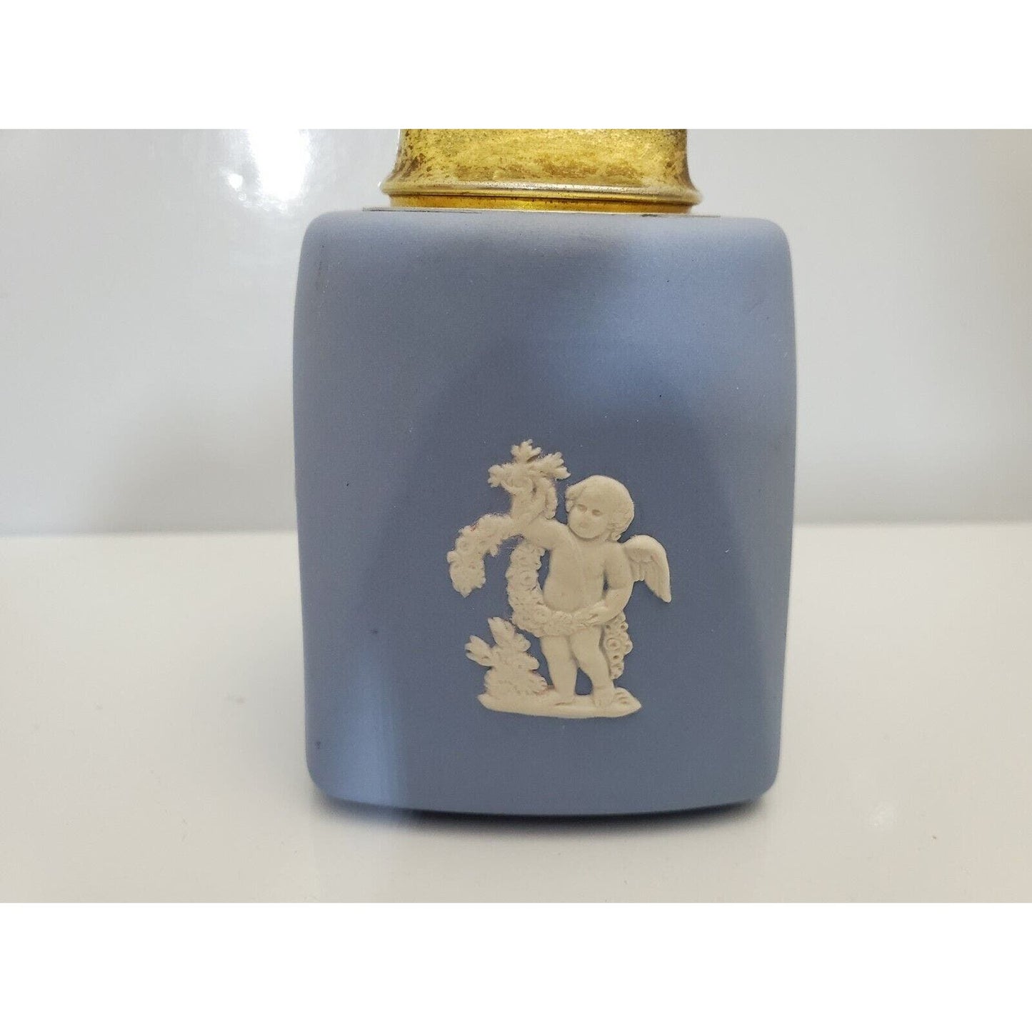 VINTAGE WORKING 1957 WEDGEWOOD BLUE JASPERWARE RONSON / EVANS LIGHTER 3785/13