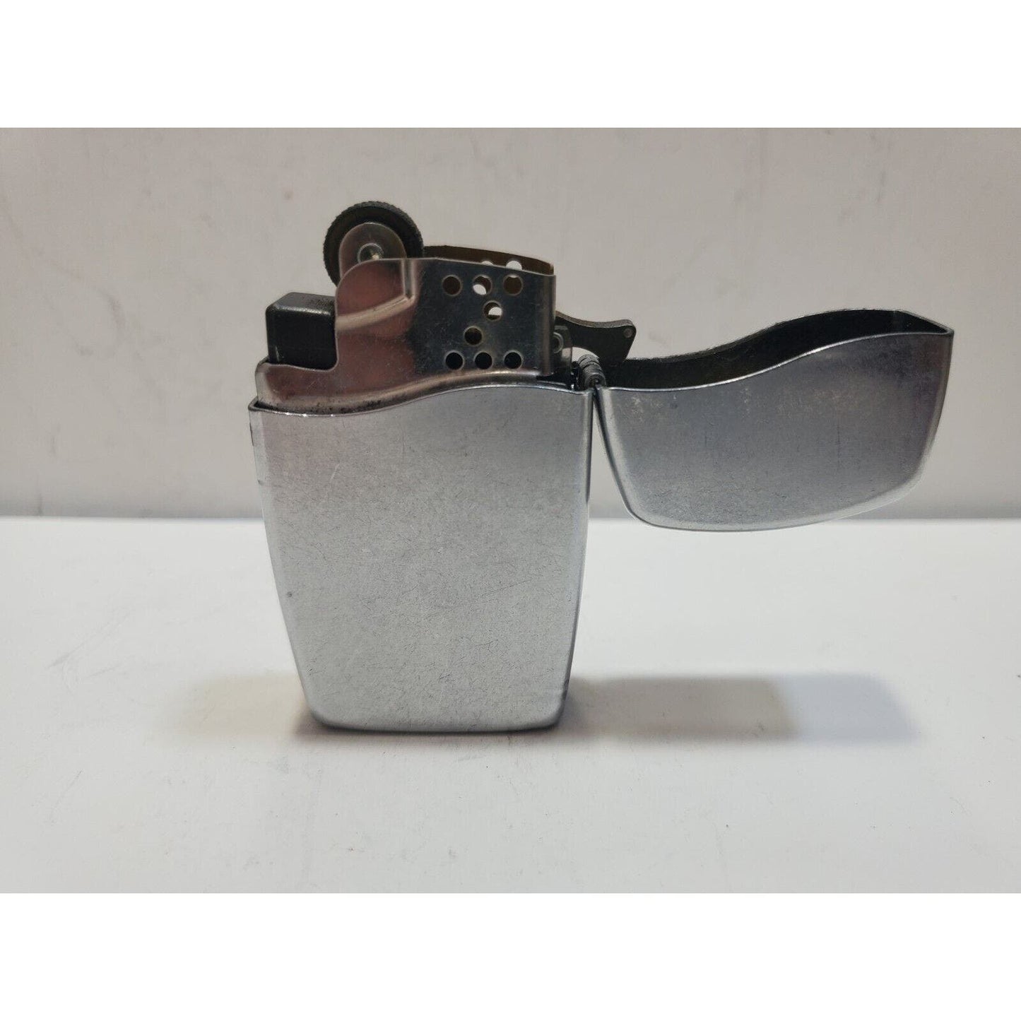 Working Vintage 2005 Zippo Blu Classic Chrome Butane Lighter 6319/33