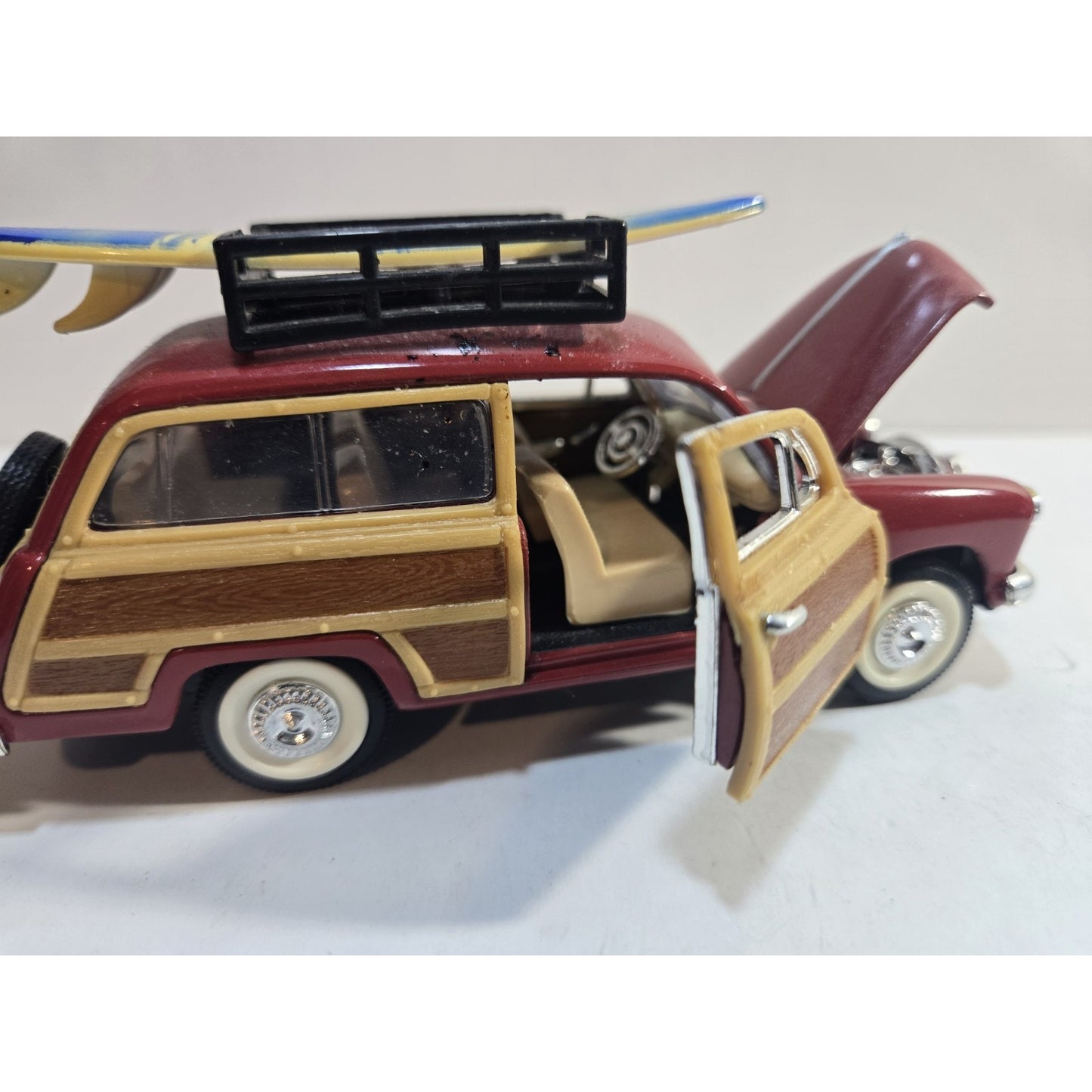 Sunnyside 1949 Ford Woody Wagon SS5737 Red With Surfboard, 1:38 Scale.