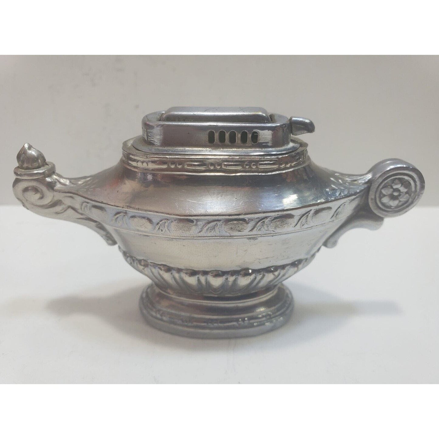 Working Vintage Aladdin Genie Lamp Table Lighter / Occupied Japan / 6481/40