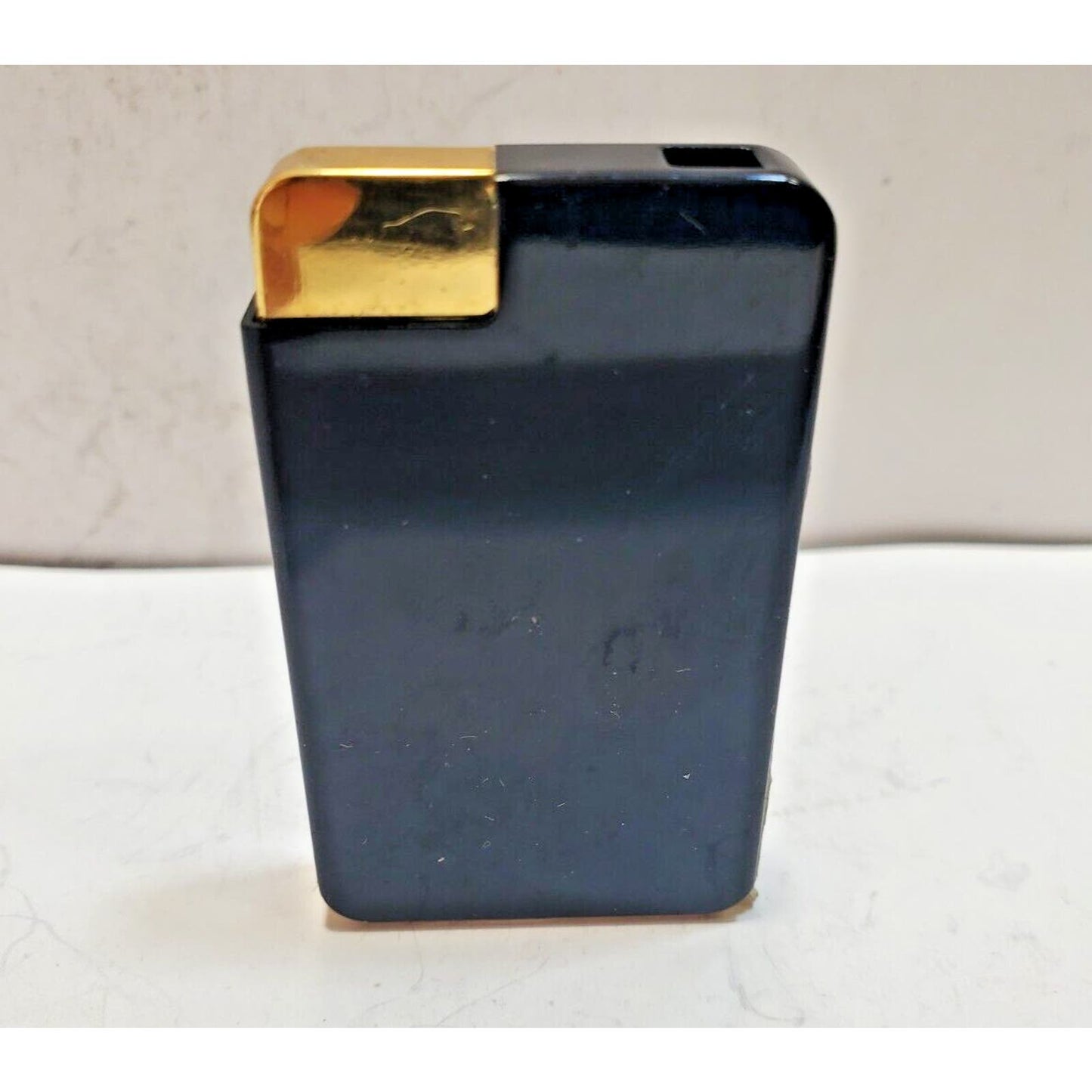 NOS Working Vintage BATTAT Black Enamel & Gold Tone Lighter 6382/34