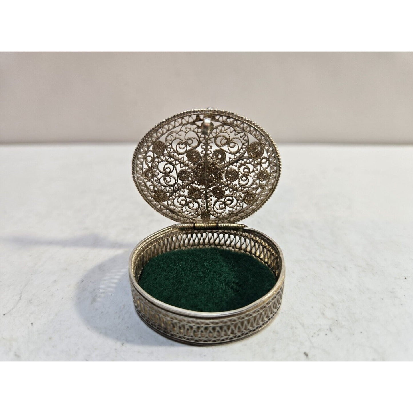 Vintage Filigree Sterling Silver Pill Trinket Box Snuff Case 7275/3