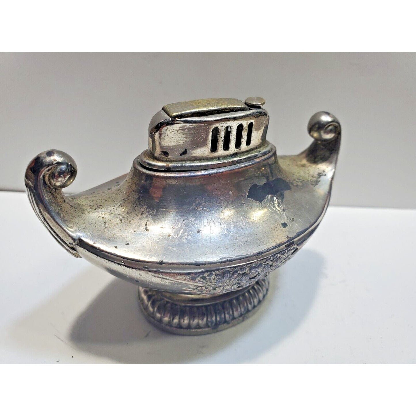 Working Vintage Aladdin Genie Lamp Table Lighter / Occupied Japan / 6677/40