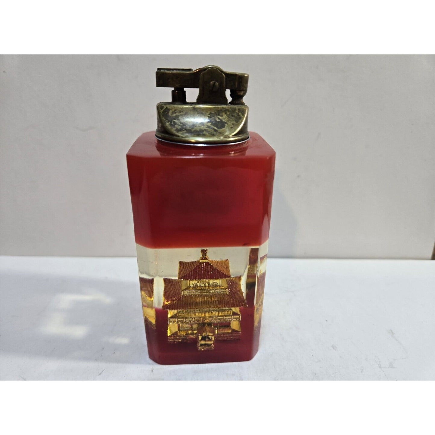 Working Vintage Japan Pagoda Table Lighter 4 1/4" 7664/40