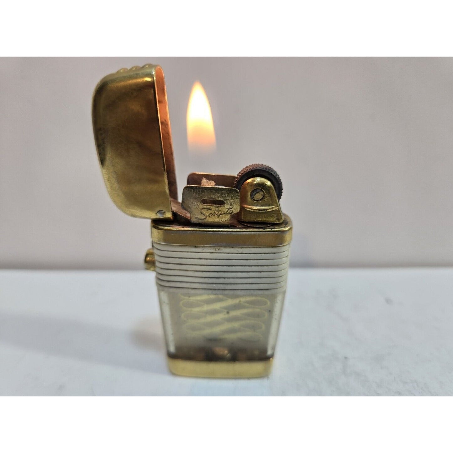 Working Vintage Scripto Vu INFINITY SWIRL Lighter 7025/29