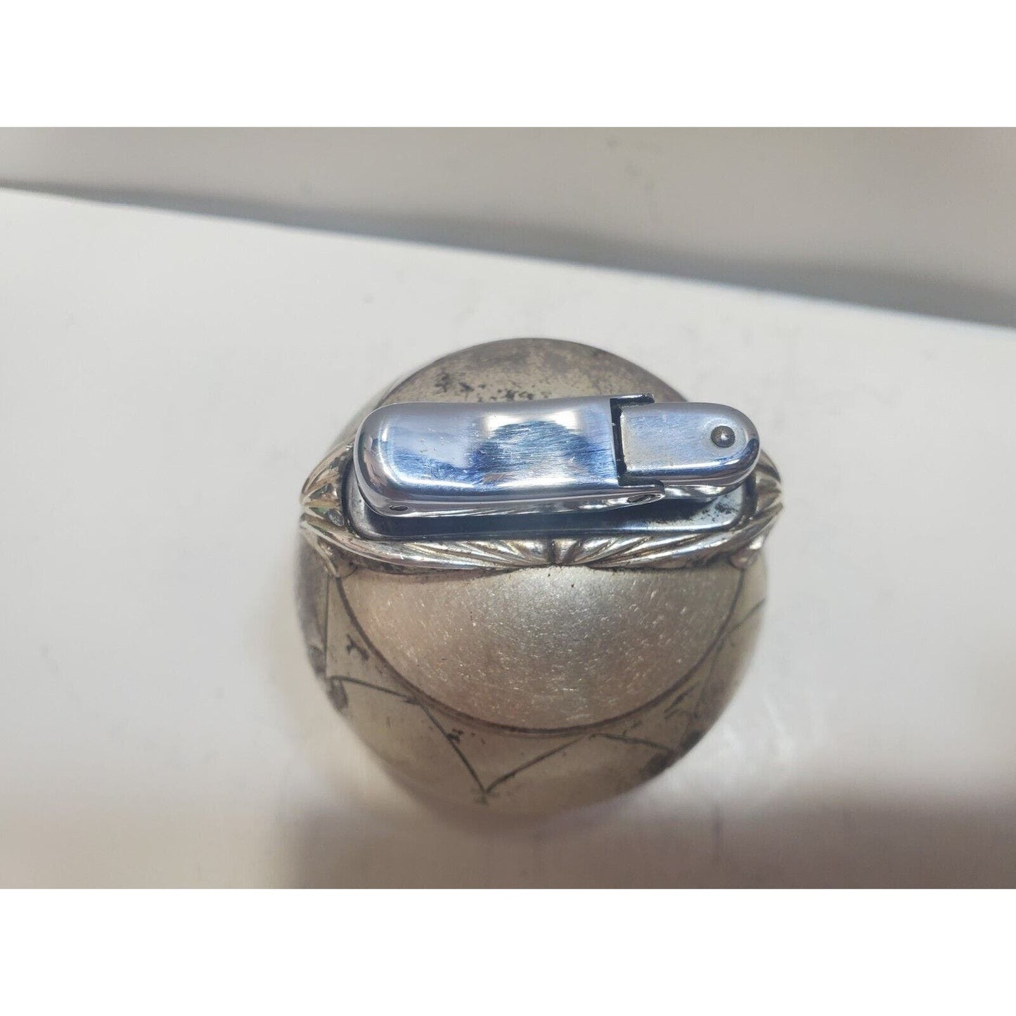 Vintage Colibri Kreisler Silver Cosmopolitan Rondelight Table Lighter 6632/40