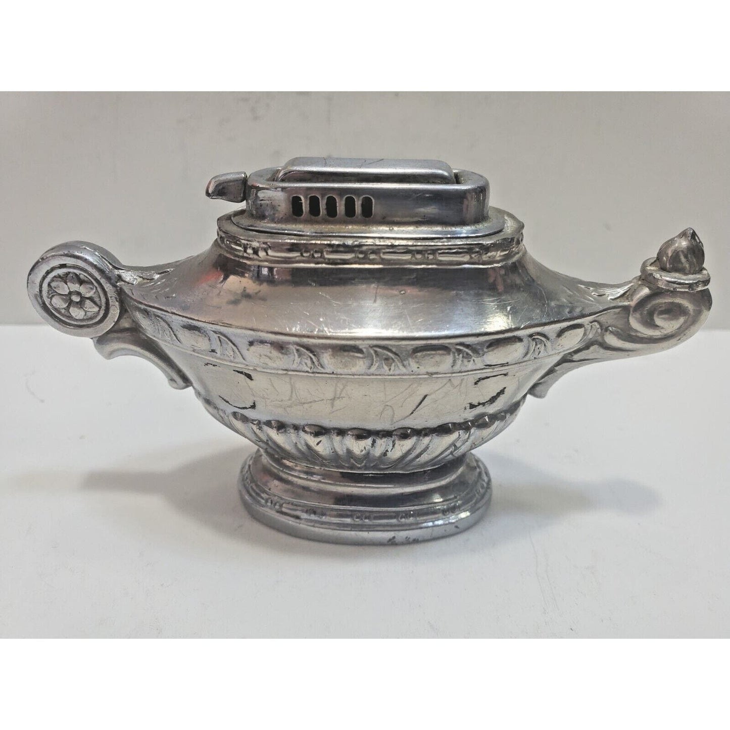 Working Vintage Aladdin Genie Lamp Table Lighter / Occupied Japan / 6481/40