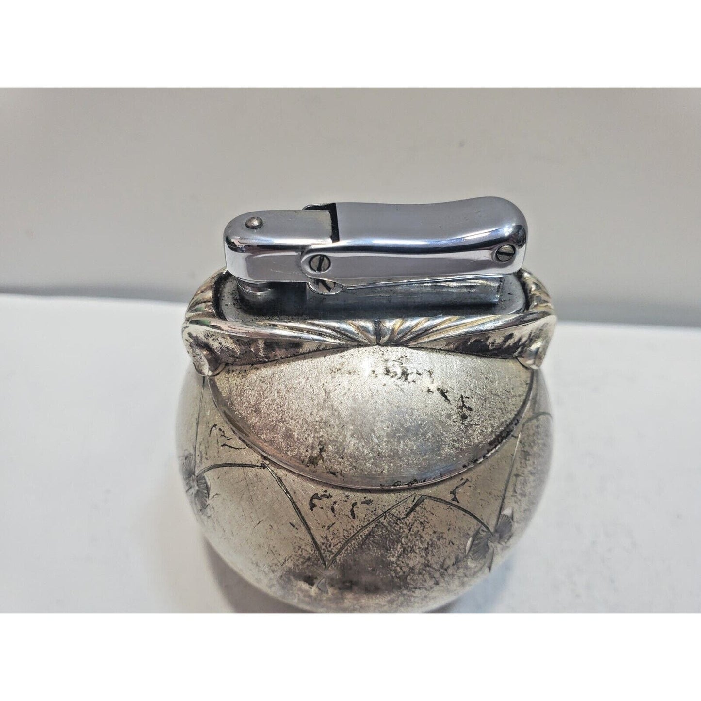 Vintage Colibri Kreisler Silver Cosmopolitan Rondelight Table Lighter 6632/40