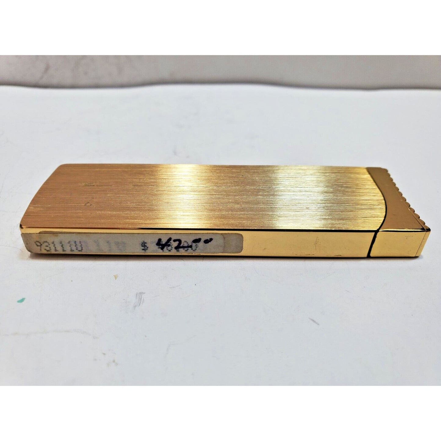 NOS Working Vintage BATTAT Gold Tone Lighter 6390/34