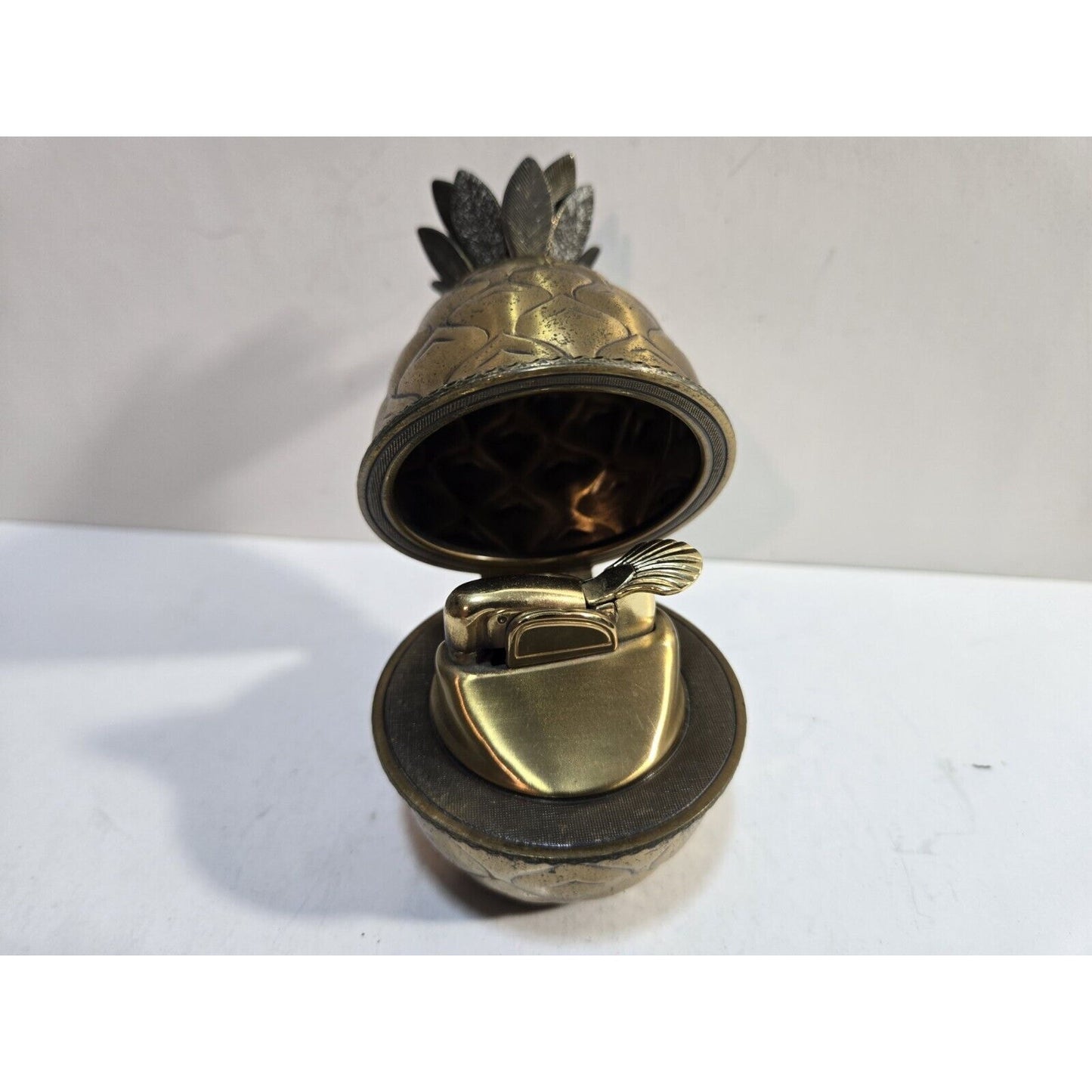 Working Vintage Evans Pineapple Table Gold Tone Lighter 7587/13