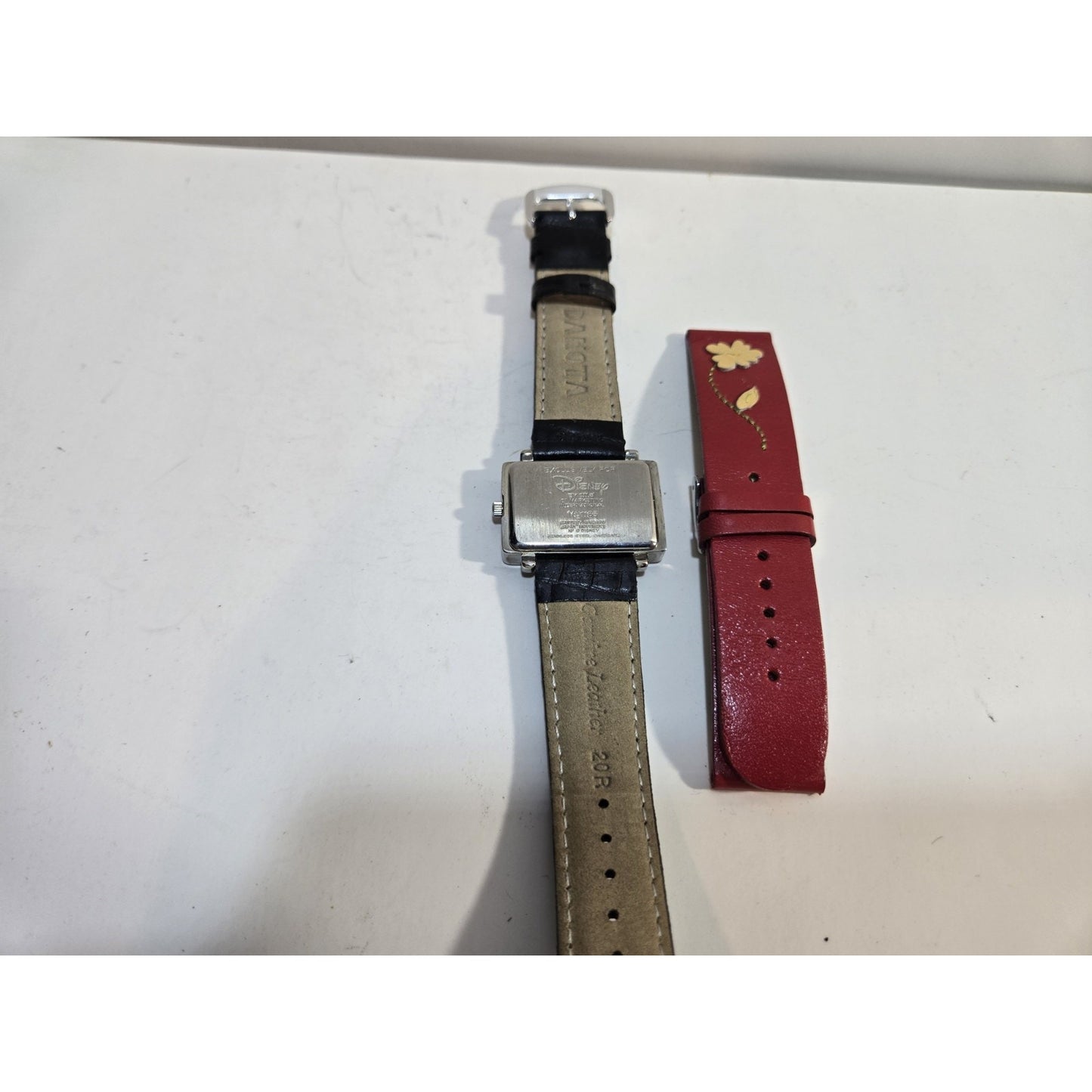 Disney MU1185-MT Rectangle Analog Winnie The Pooh Watch Vintage, Works, + Band