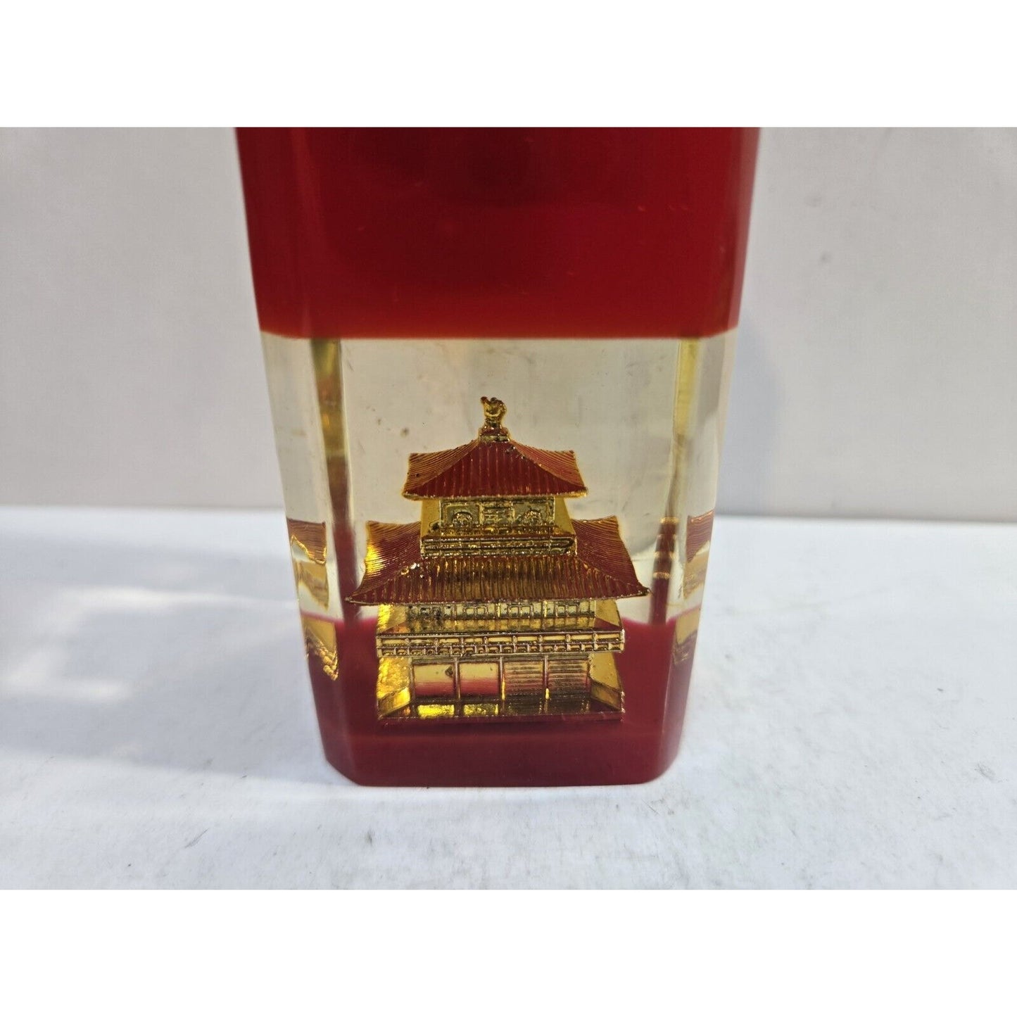 Working Vintage Japan Pagoda Table Lighter 4 1/4" 7664/40