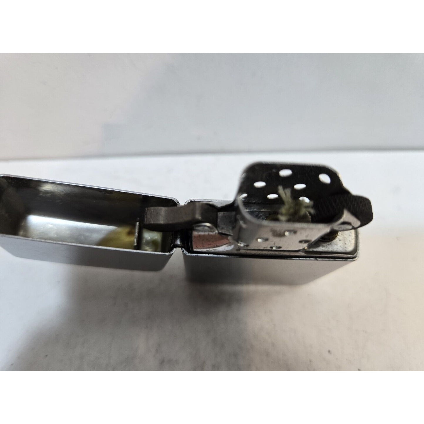 VINTAGE WORKING 2019 ZIPPO LIGHTER SILVER 7214/33