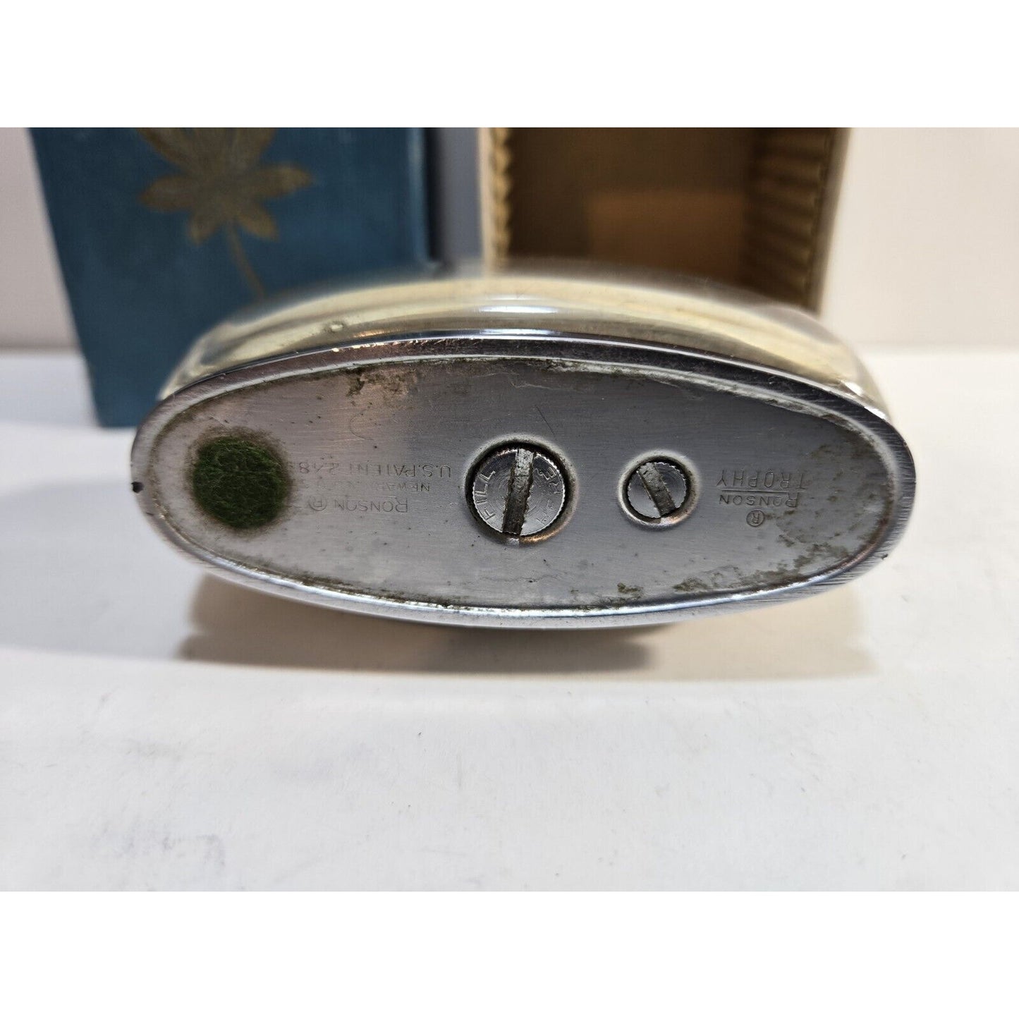 Vintage Working Ronson Four Roses Cigarette Lighter Trophy / Orig. Box 6910/13