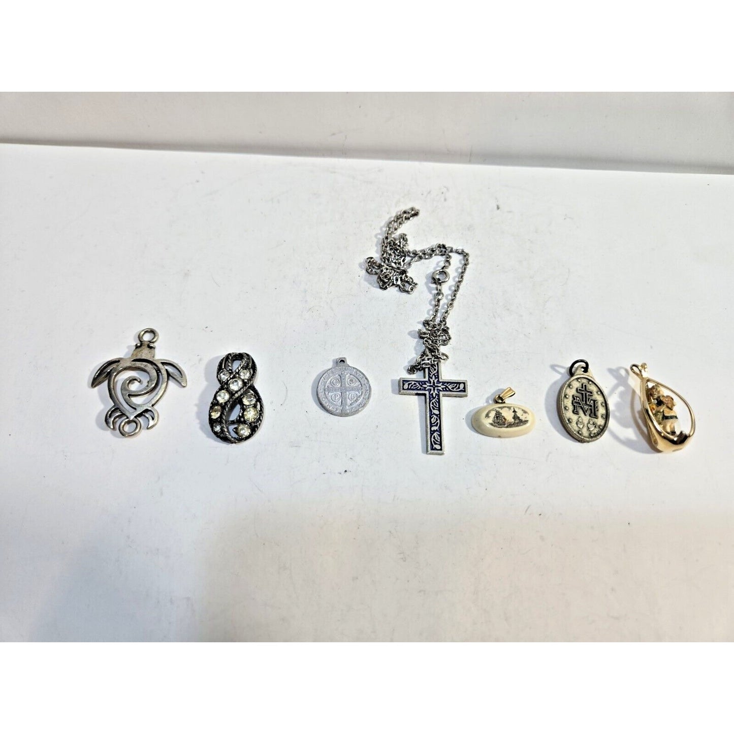lot of 7 vintage collectible pendants