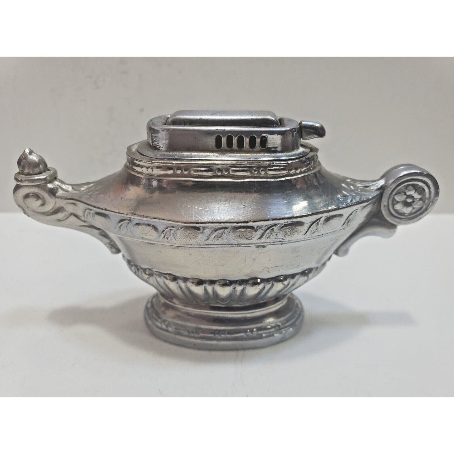 Working Vintage Aladdin Genie Lamp Table Lighter / Occupied Japan / 6481/40