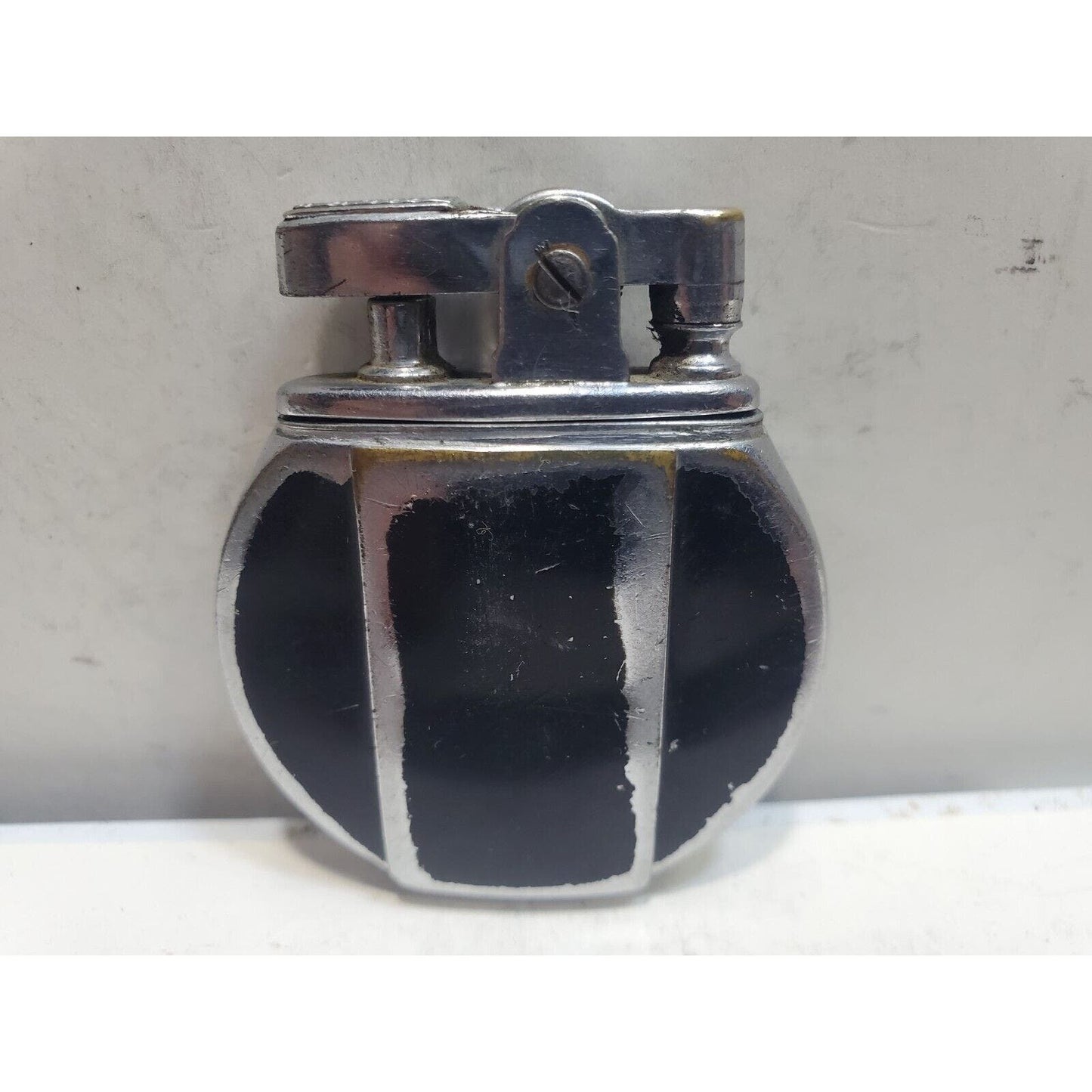 Working Vintage REGENT Ronson Round Enamel Lighter / Rondette Model 6441/26