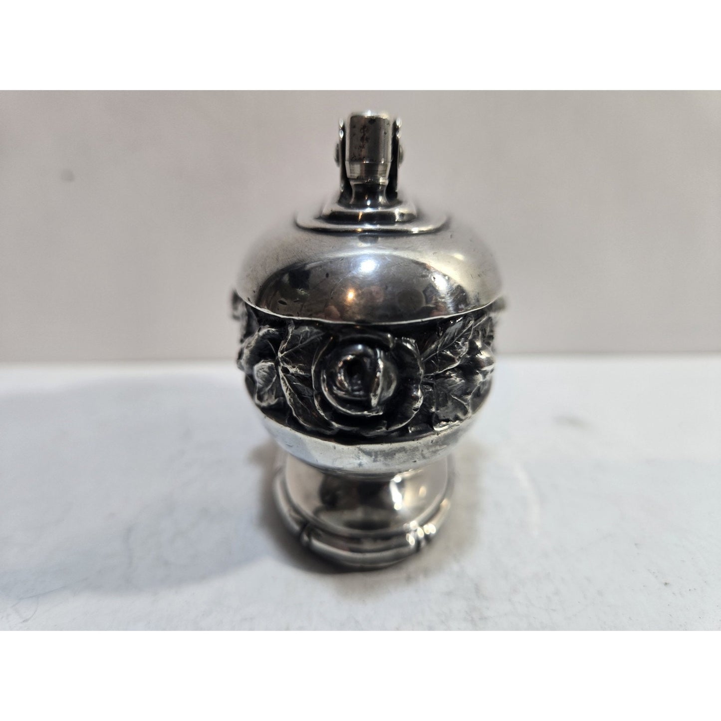 Working 1950's Ronson Silver Plated Melrose USA Made Floral Design Lighter.