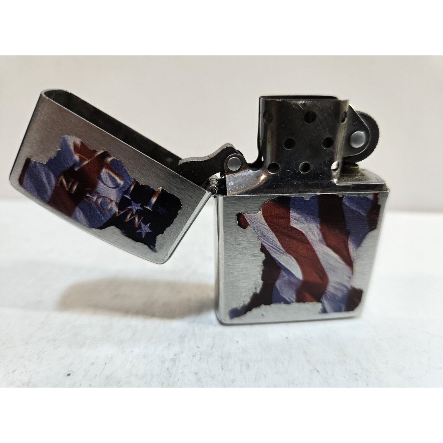 Working Zippo Windproof American Flag Lighter Made In USA 2012 7220/33