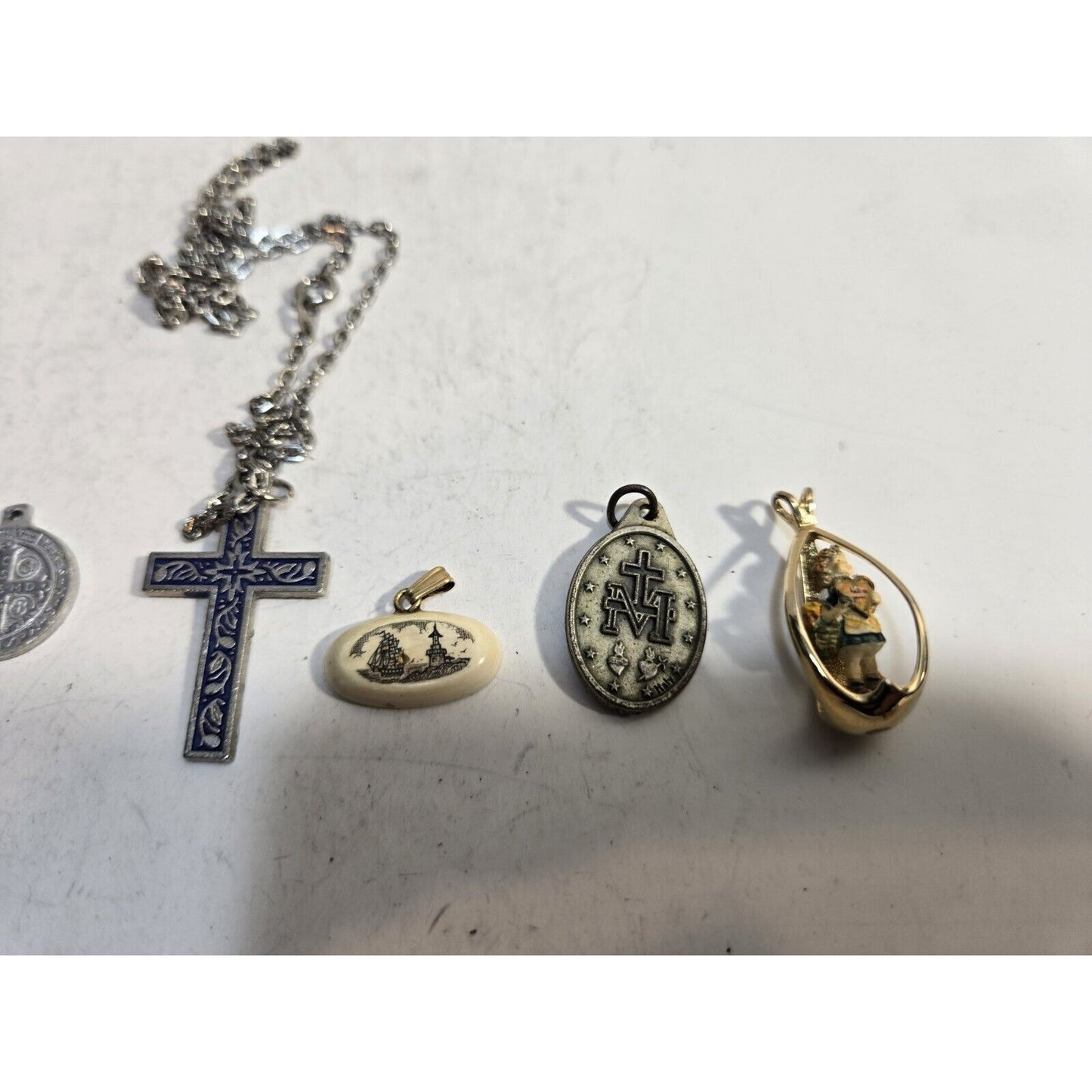 lot of 7 vintage collectible pendants