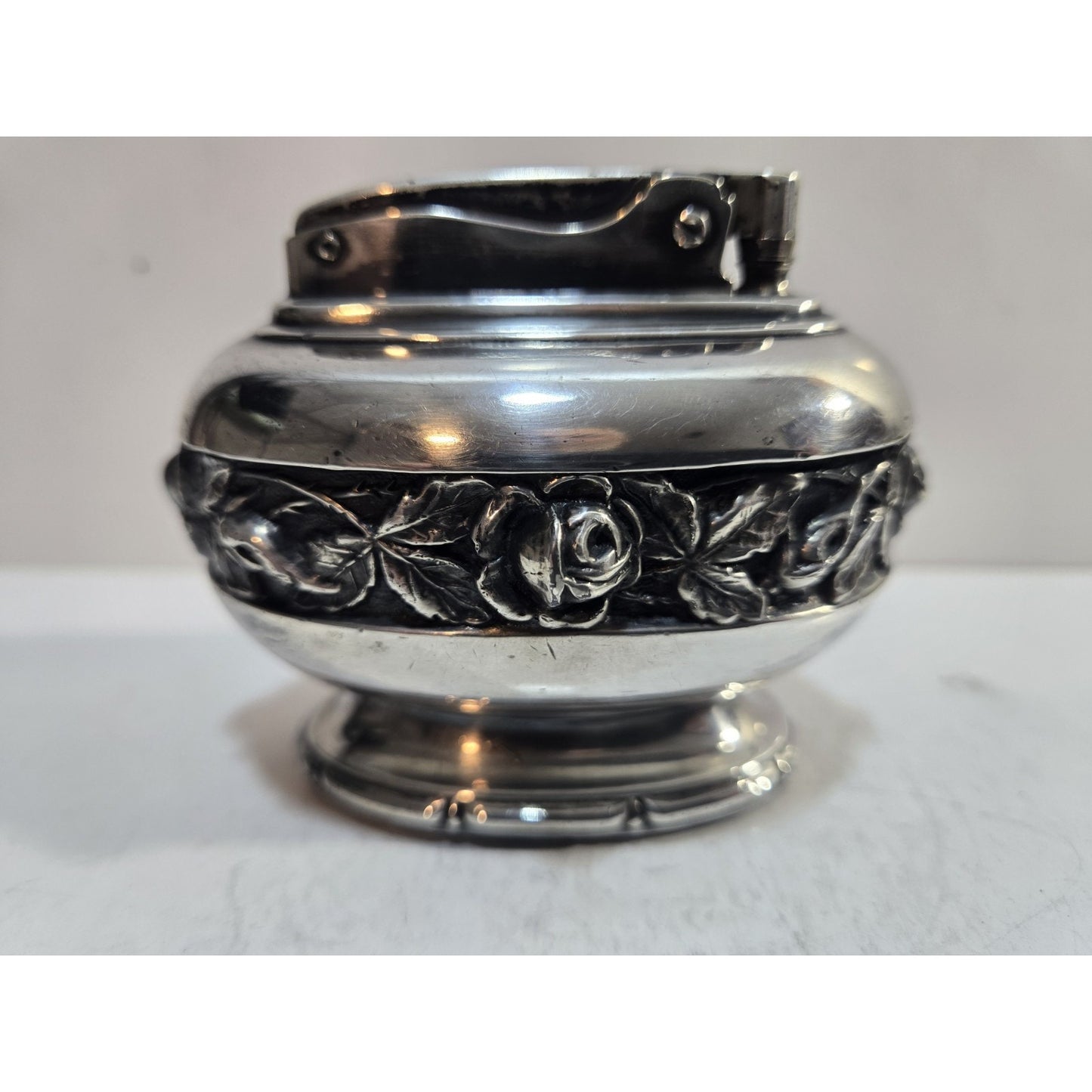 Working 1950's Ronson Silver Plated Melrose USA Made Floral Design Lighter.