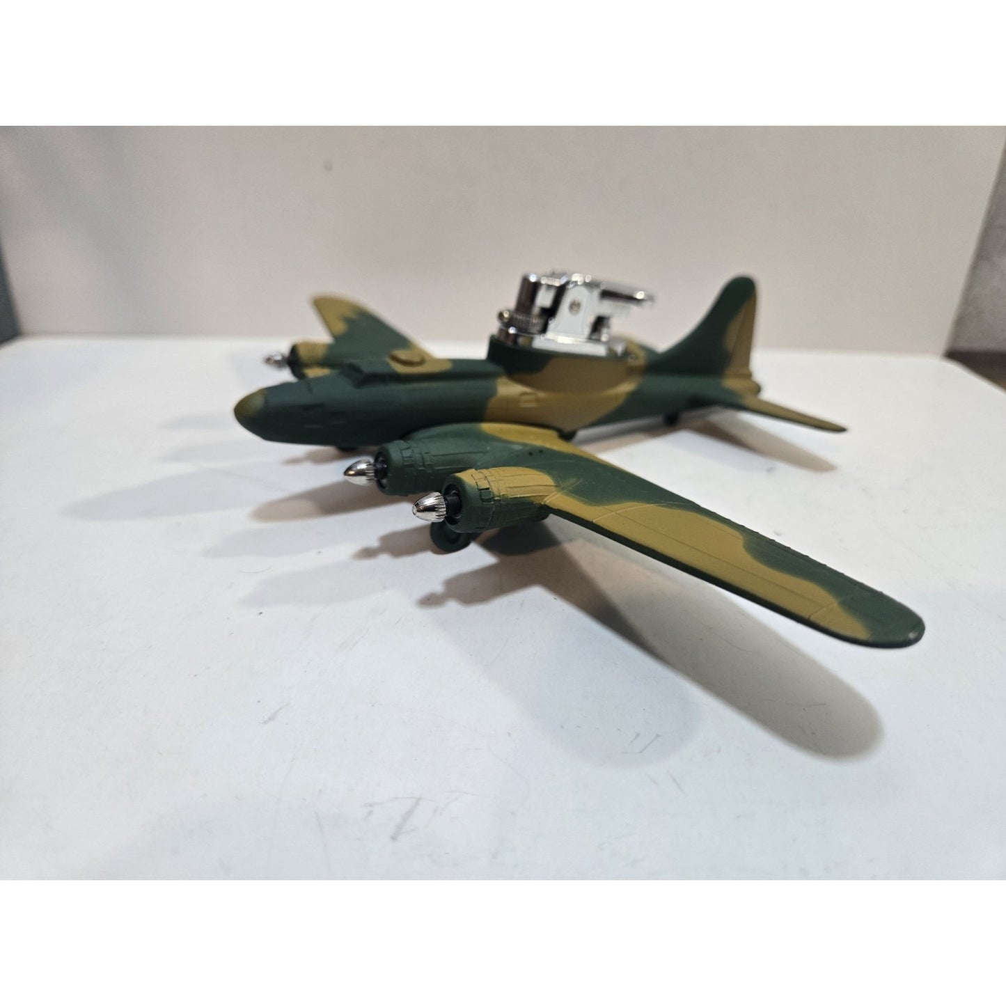 Working RARE Boeing B-17F Airplane Table Lighter Camouflage 7903/40