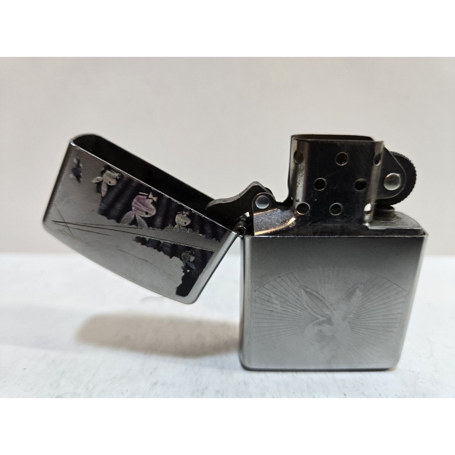 Working PLAYBOY BUNNY ENGRAVED ZIPPO Lighter 7213/33